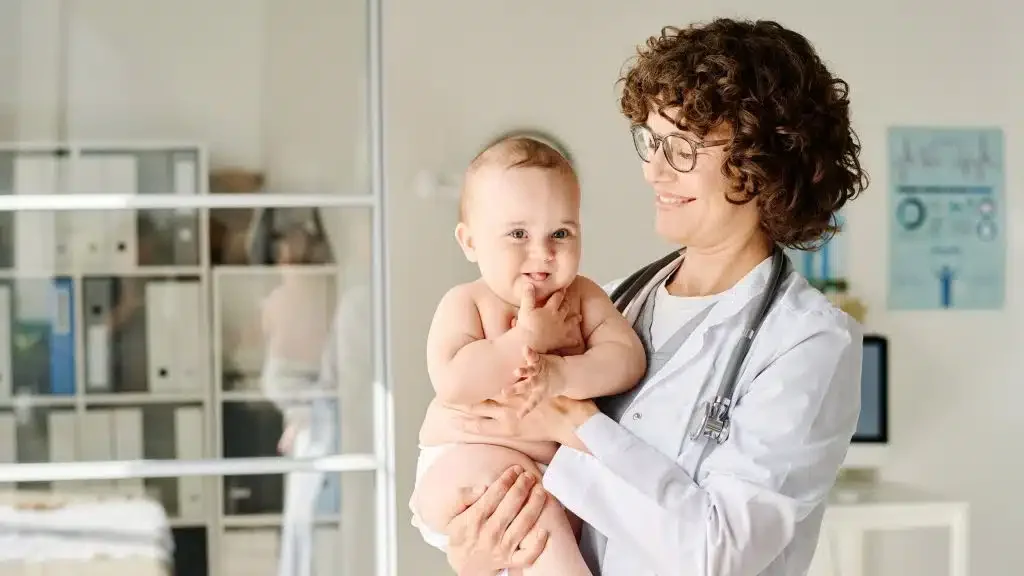 ZOPS: Dostop novorojenčkov do pediatra mora imeti prednost pred političnim udobjem