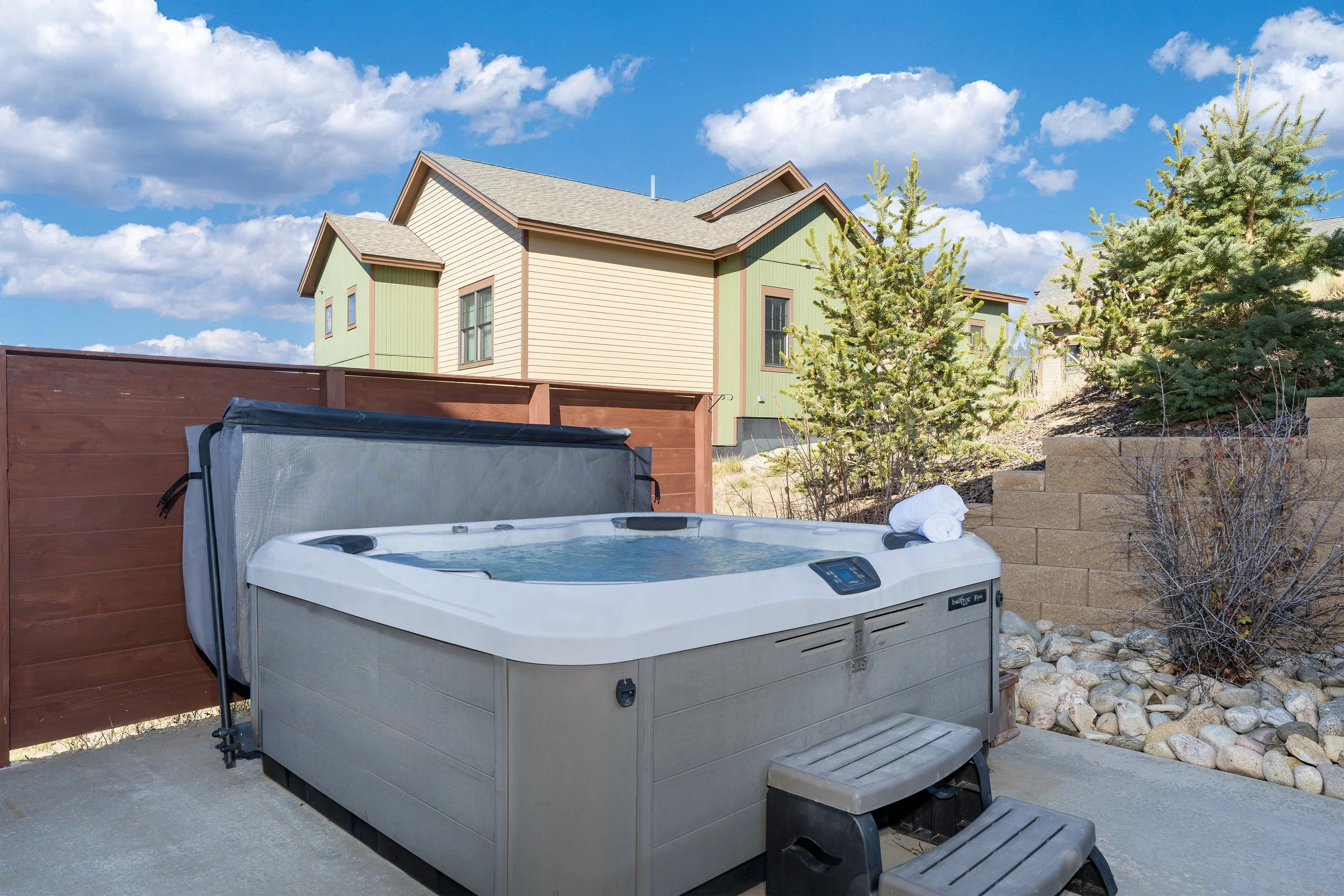 701 Saddle Ridge Ct pic 7.jpg