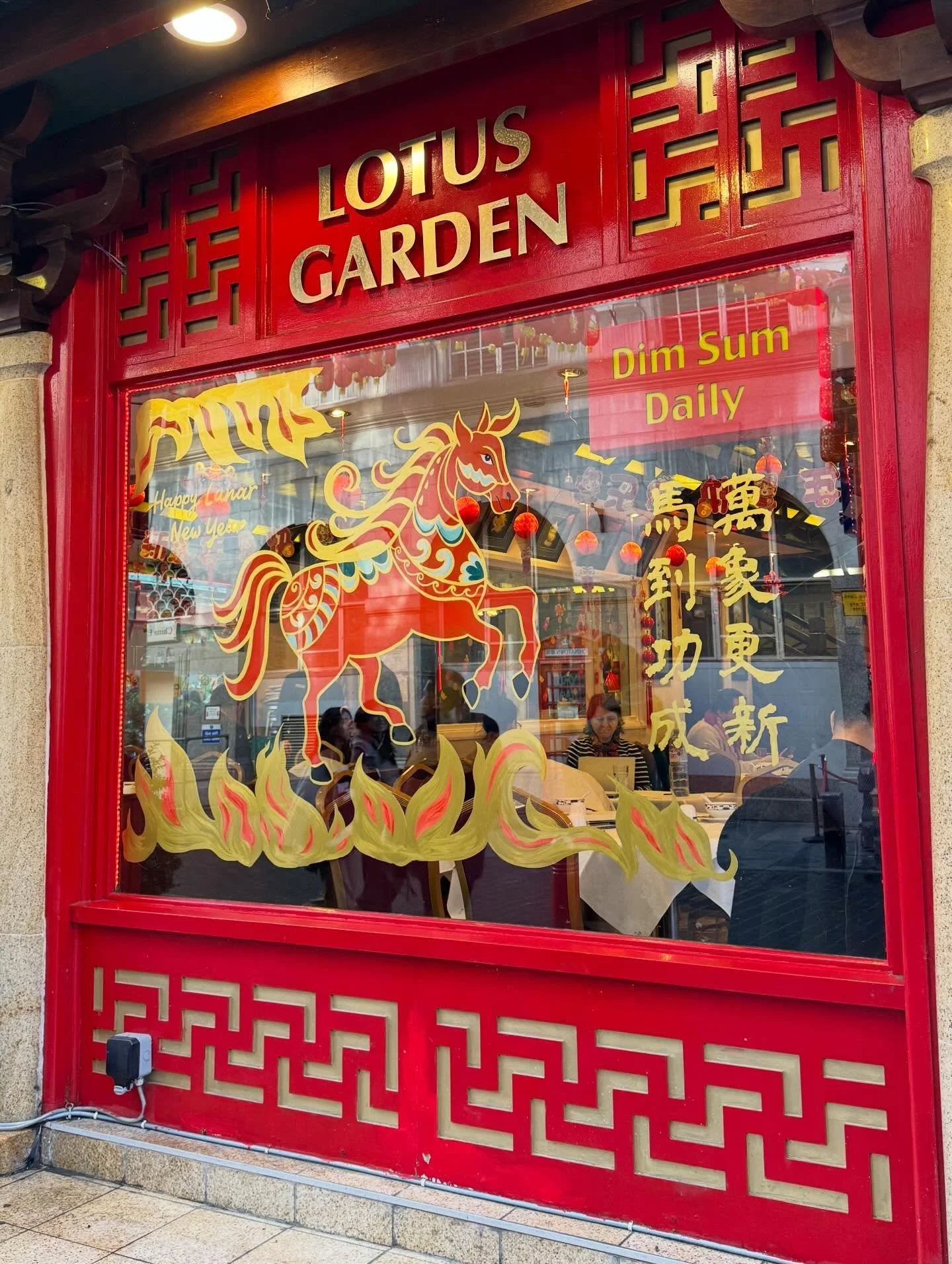 Happy Lunar New Year! Here&rsquo;s the window mural I painted for @lotusgardenchinatown a few weeks ago, celebrating the Year of the Fire Horse 🐎🧧

This was part of a 3-day project across two of Chinatown&rsquo;s most-loved restaurants, and one of 