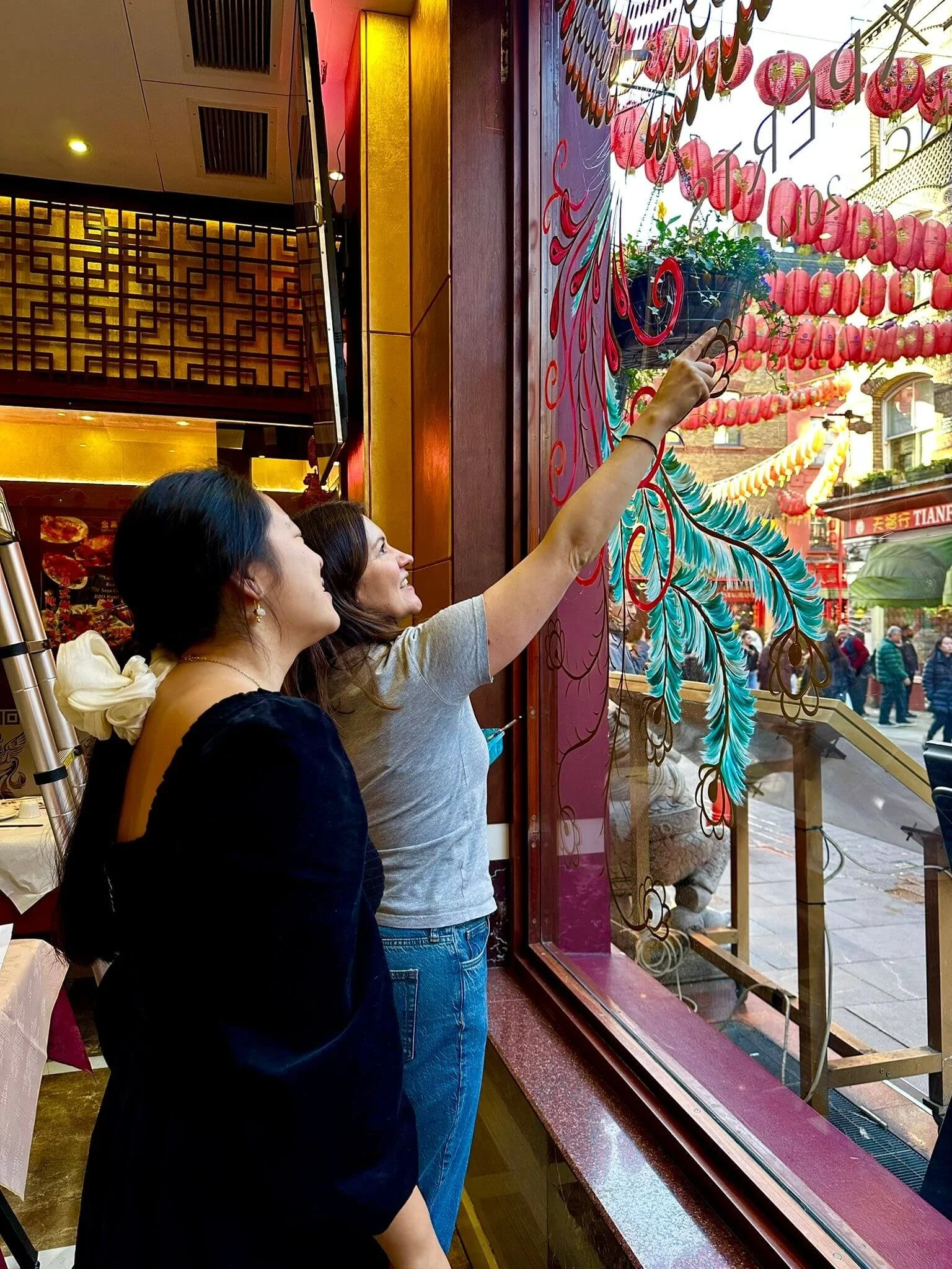 How to Remove Hand-Painted Window Art: Step-by-Step Removal Guide