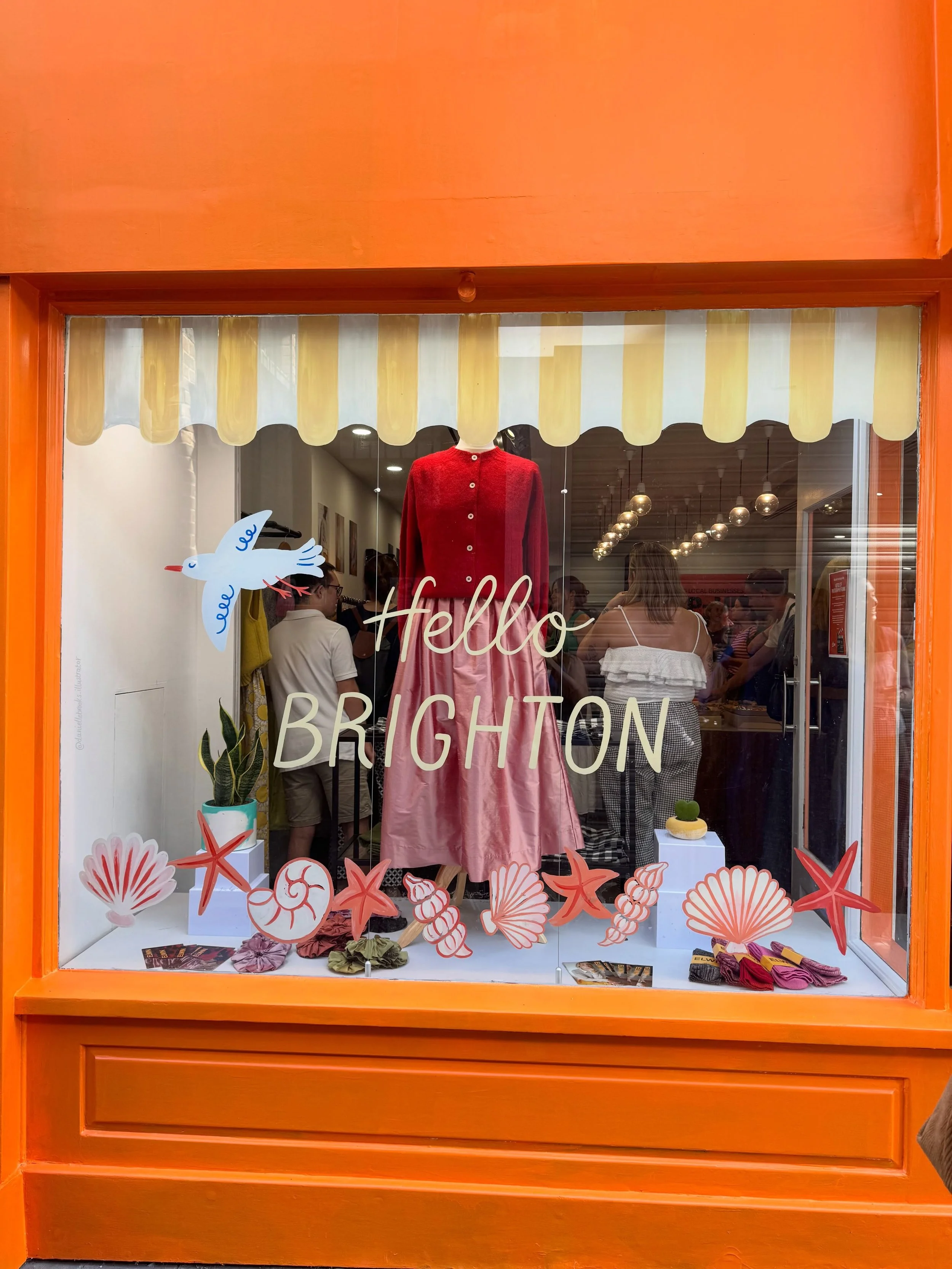 ☀️ Hello Brighton ☀️

A few pics of me painting the window mural for the Powering Local Businesses Pop Up Shop. This gorgeous pop-up is open till 26th July, bringing a selection of local independent brands and makers to Dukes Lane. 

The brief was to