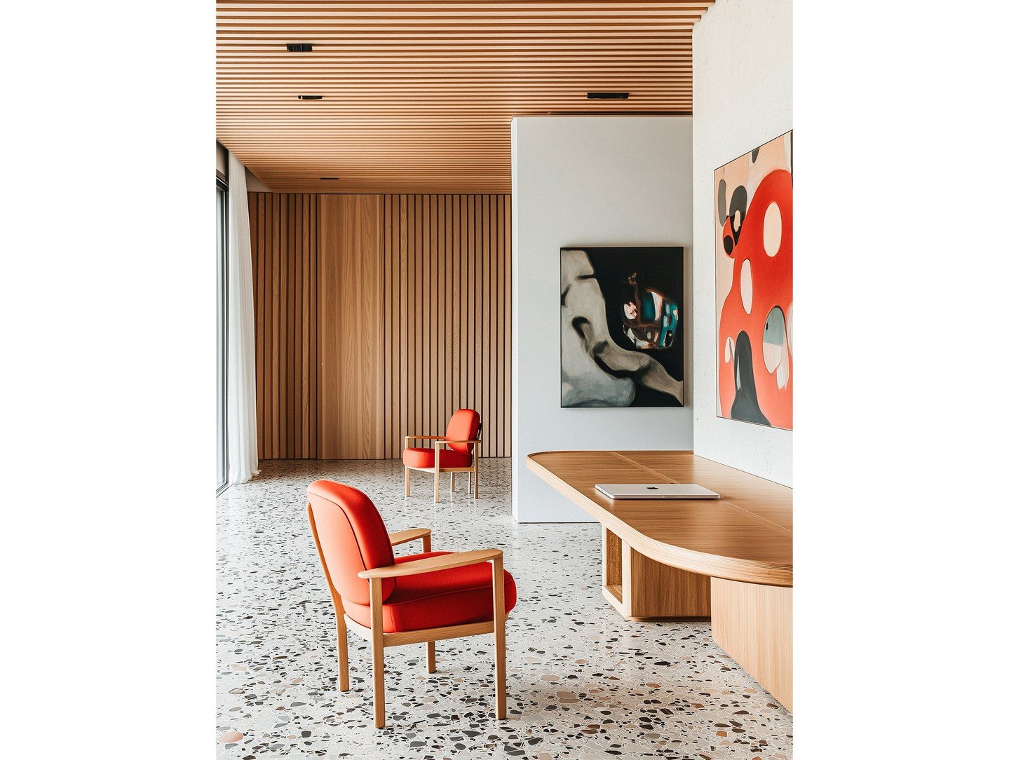 Apartment 31, Santa Ana, Costa Rica. ⁠
⁠
In this 650m&sup2; apartment located in Santa Ana, we applied our expertise in unique residential developments to a predetermined space and size. Our goal was to infuse the apartment with the welcoming ambianc