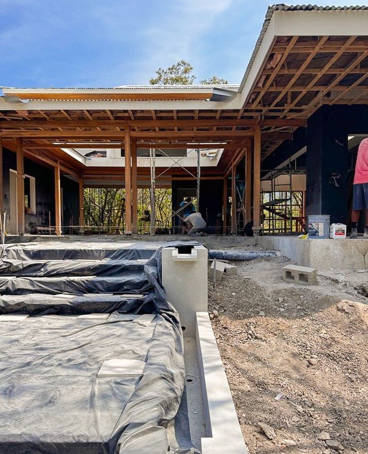 Casa Milagros in Nosara is receiving its finishes. Recycled ocean plastic roof tiles, natural stone wall cladding, continuous running water features, exposed timber structures, complete bespoke joinery packages, floors, tiles, it is very exciting to 