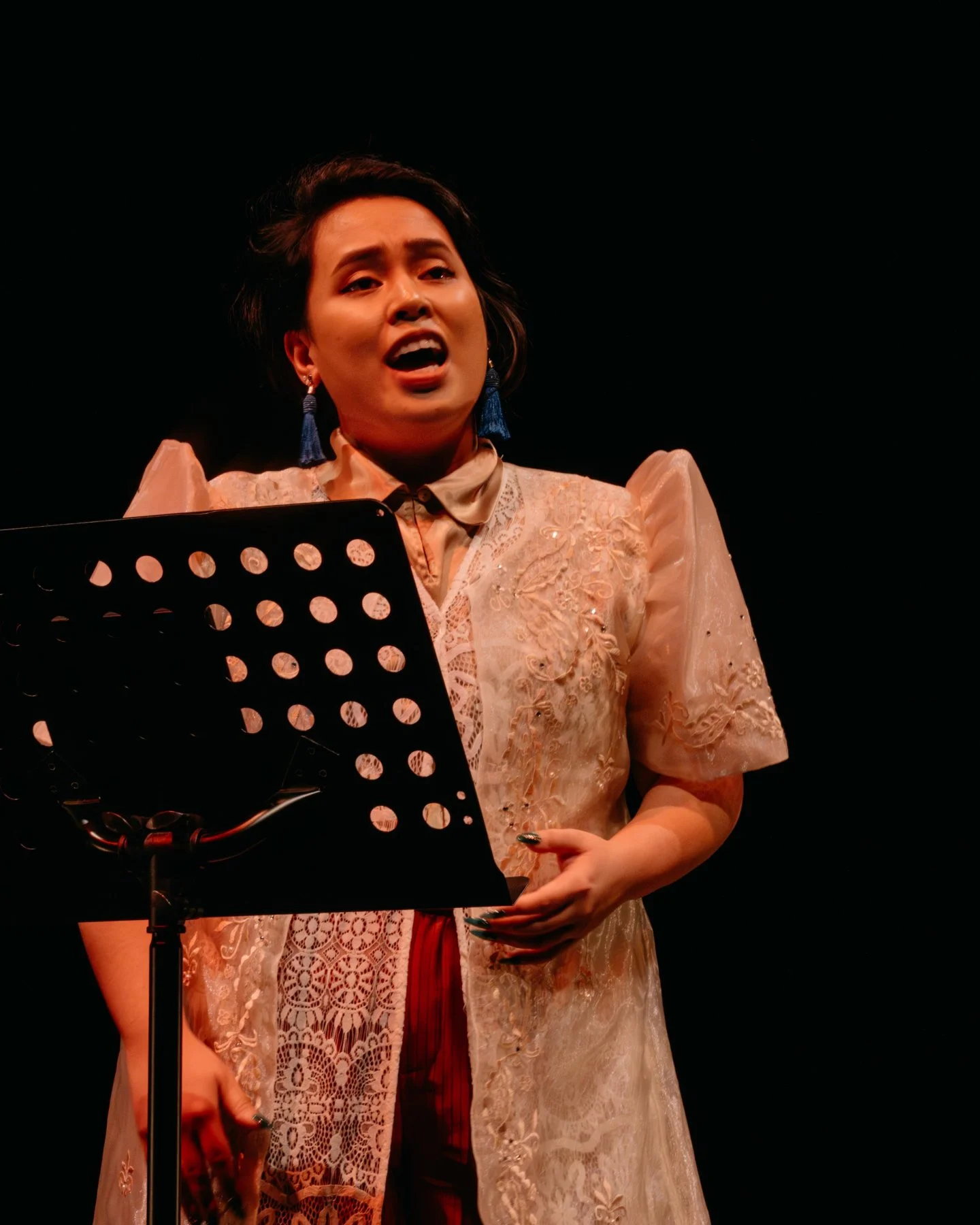 Mabuhay House Society was honoured to have been invited to witness the powerful performance of the renowned Filipino opera artist and theatre-maker Renee Fajardo @that.reneefajardo

𝓛𝓲𝓱𝓪𝓶 brought together an exceptional team of collaborators &md