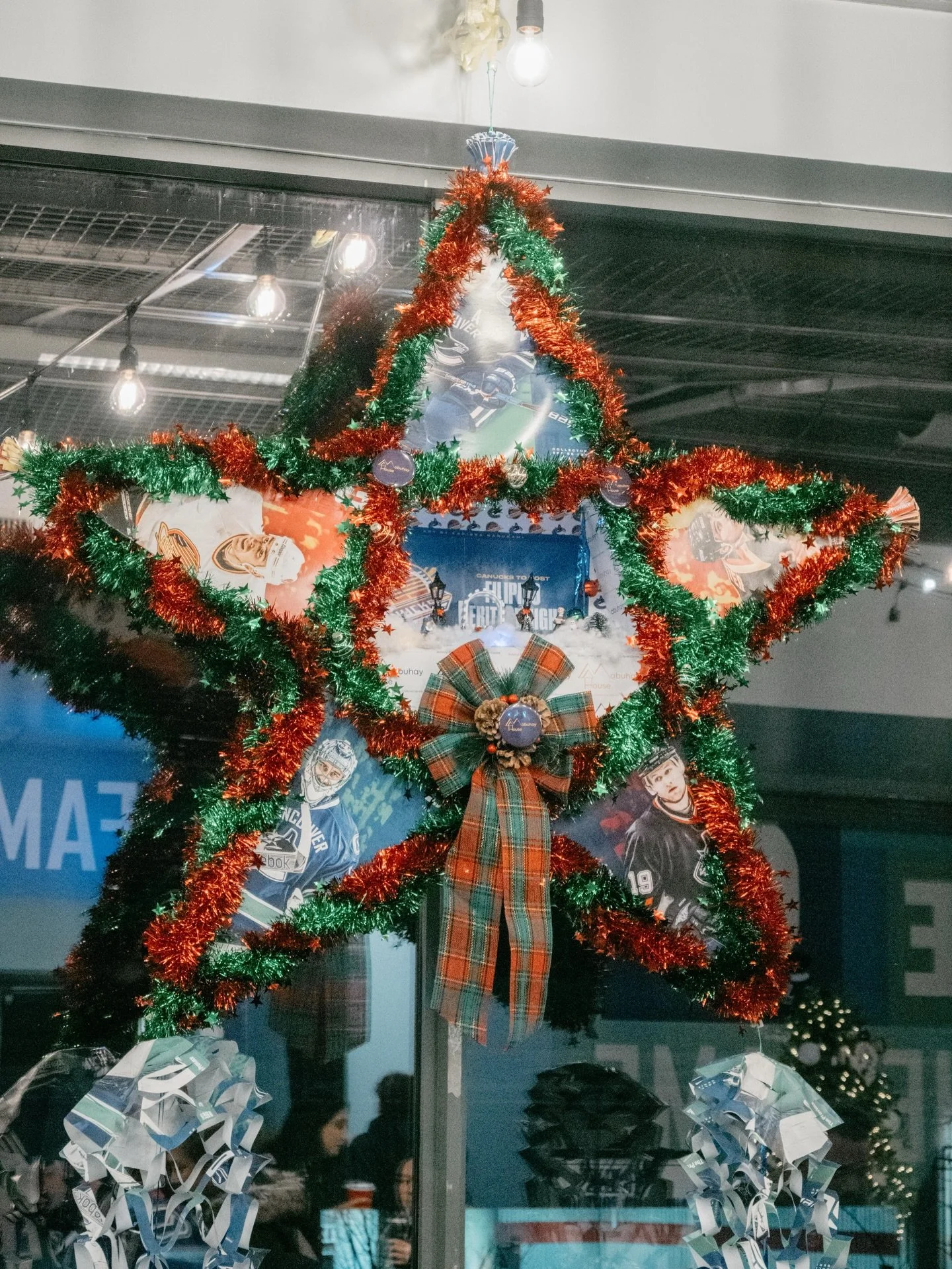 In the true Pinoy Christmas spirit, Mabuhay House Society gifted a handcrafted parol to the Vancouver Canucks as a symbol of gratitude in celebrating Filipino Heritage Night for the very first time at Rogers Arena on December 5, 2025.

The parol was 