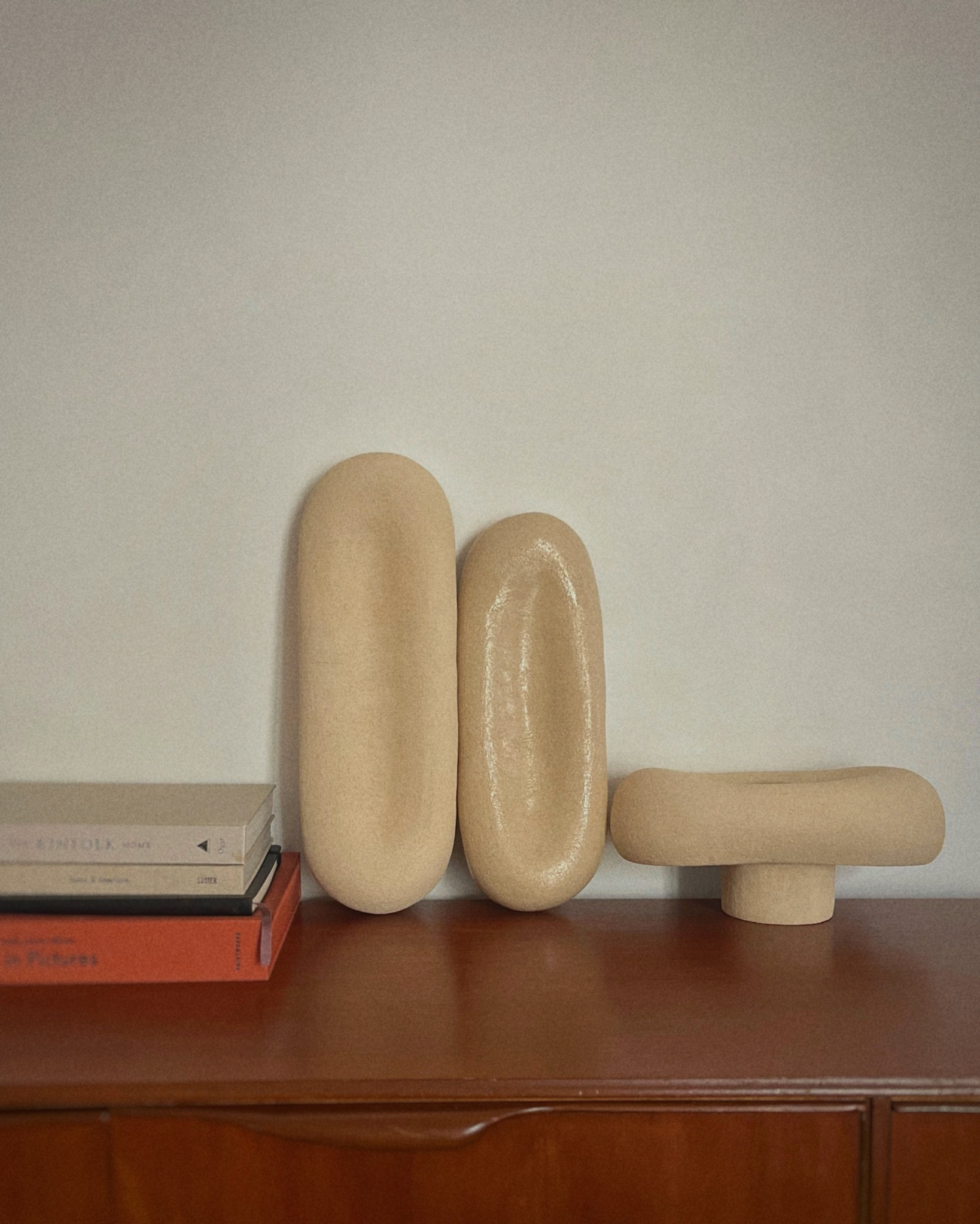 L’applique est fournie avec le système électrique, non rattaché au corps.

Douille R7S 78mm metal incluse.
Ampoule non fournie.
Fixation murale par crochets muraux non fournis.