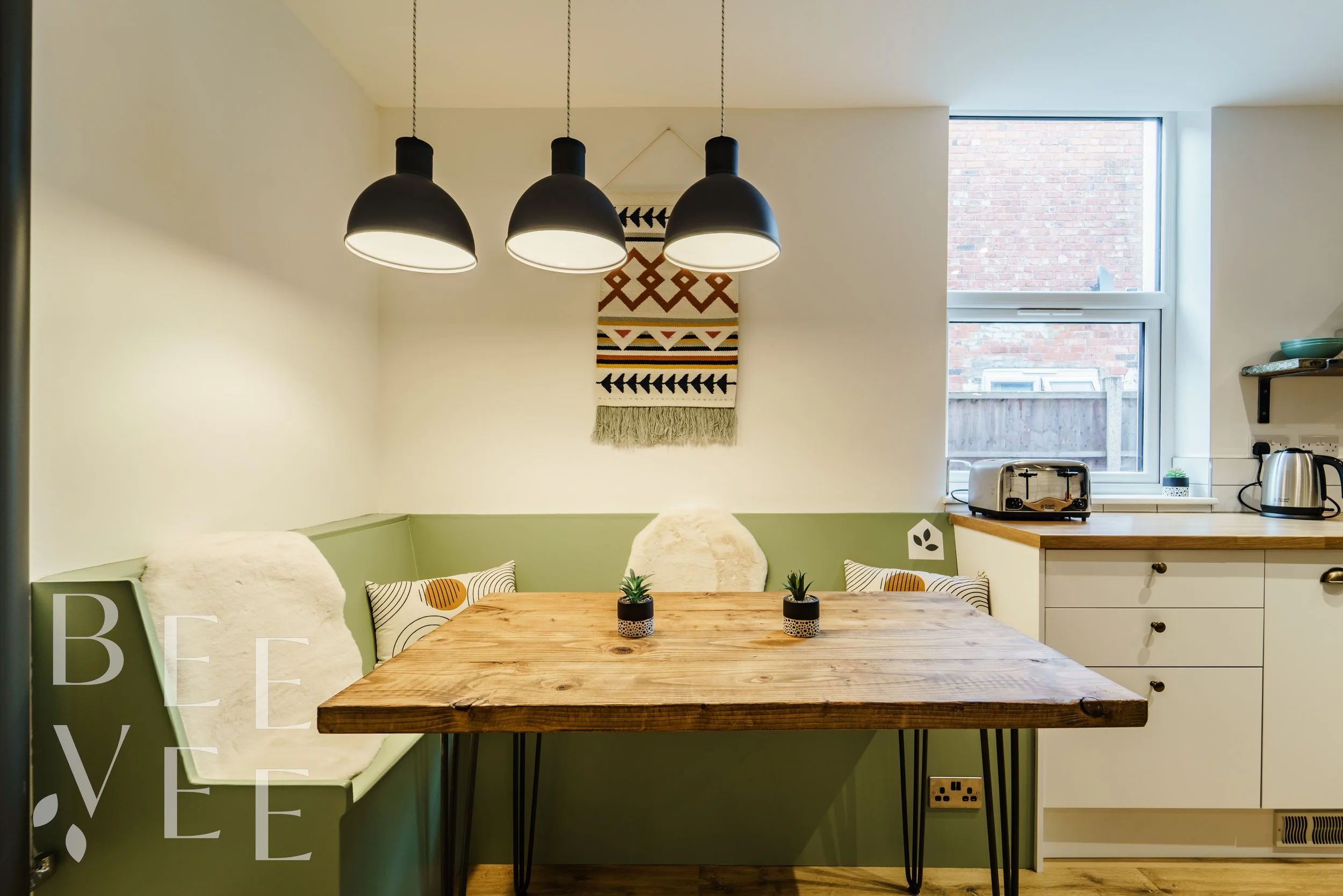 6 bed hmo built in dining table bench