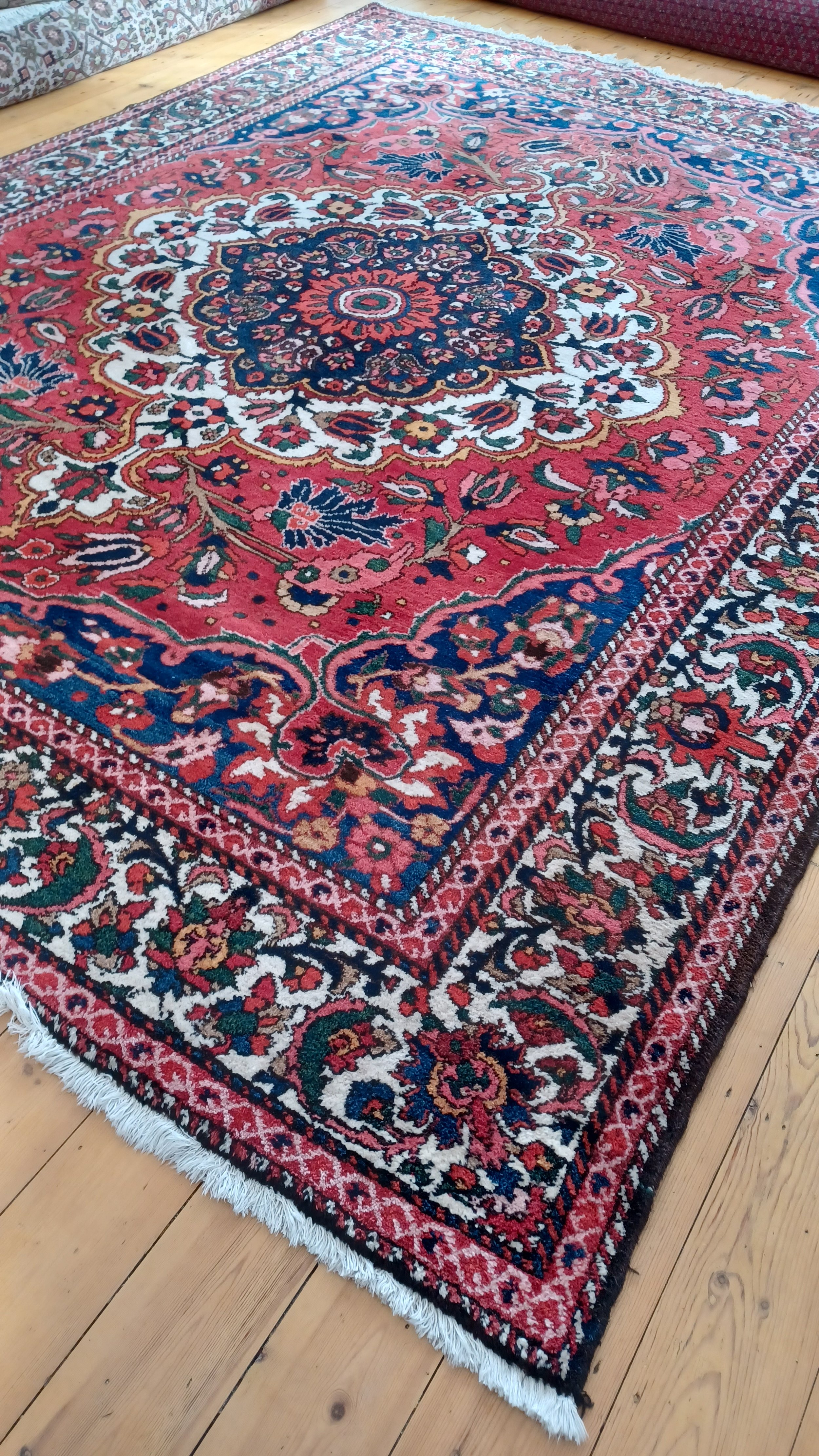 Extra large hand knotted Persian Isfahan 335cmx250cm bold red, blue and ivory ground