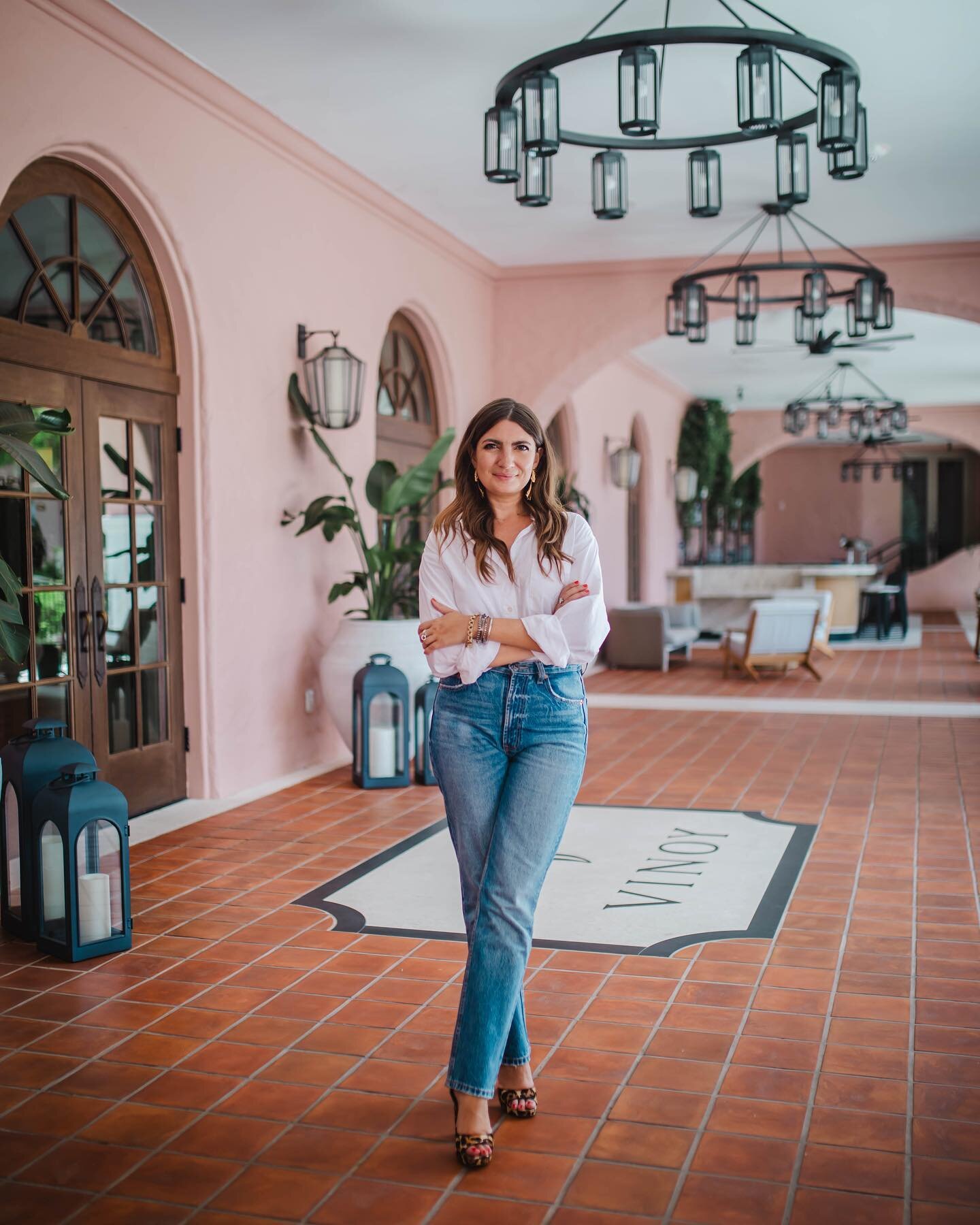 This branding shoot with @ashleymarbet for her real estate biz was EPIC! We both were so in love with the final gallery 😍💓