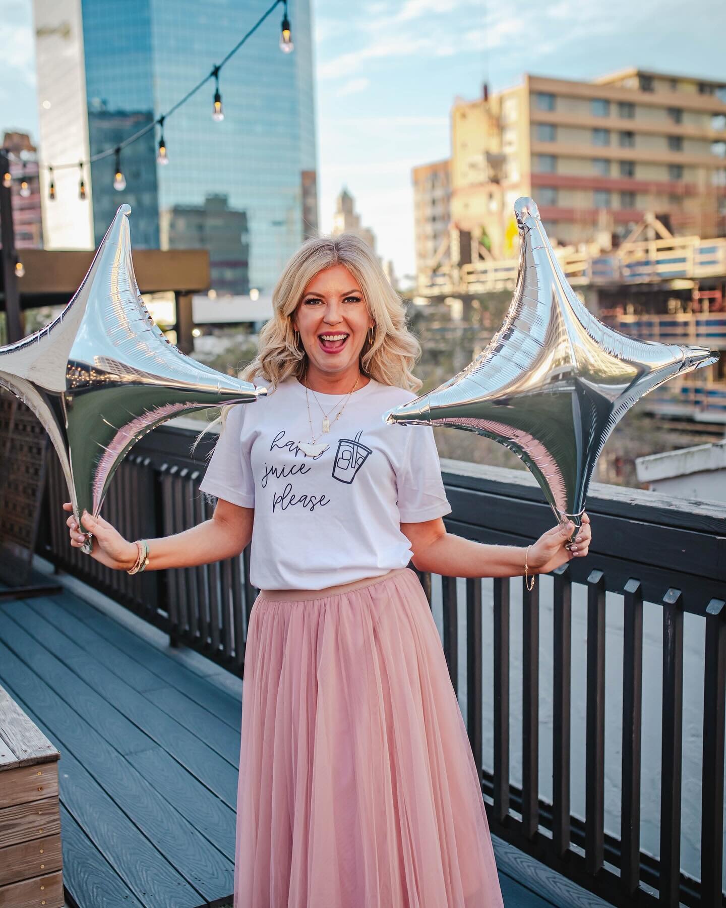 Woohoo! I&rsquo;ve got space for one more shoot in March!! Who wants to make some magic together? 🤩📸✨ #stpetephotographer #dtsp