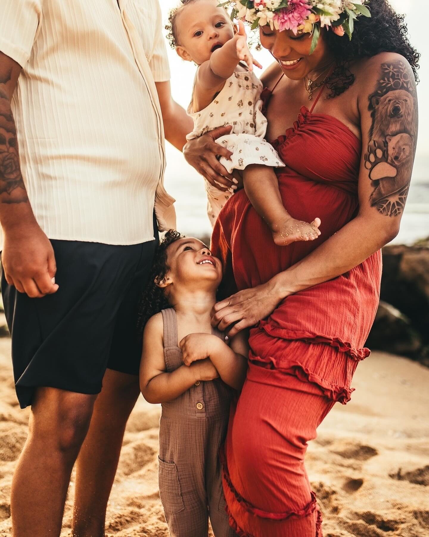I&rsquo;ll never stop sharing from this gorgeous family/maternity session 😍