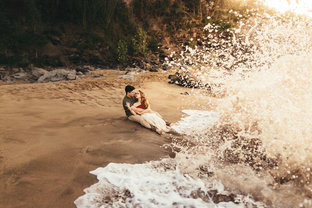 Your story isn&rsquo;t cookie-cutter. Neither are my sessions.

Authentic, unscripted love stories told here.