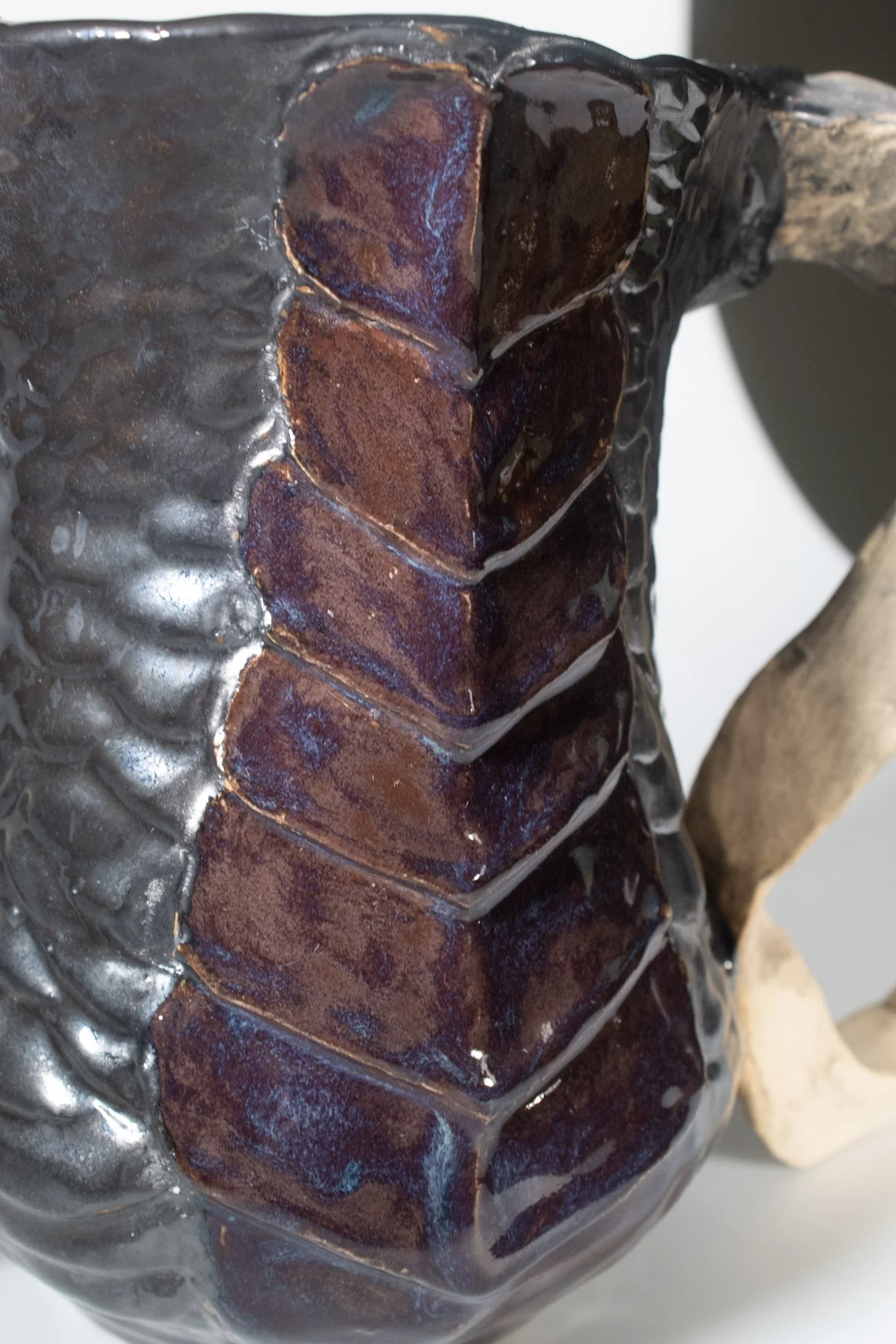 Akir's Vase front close up
