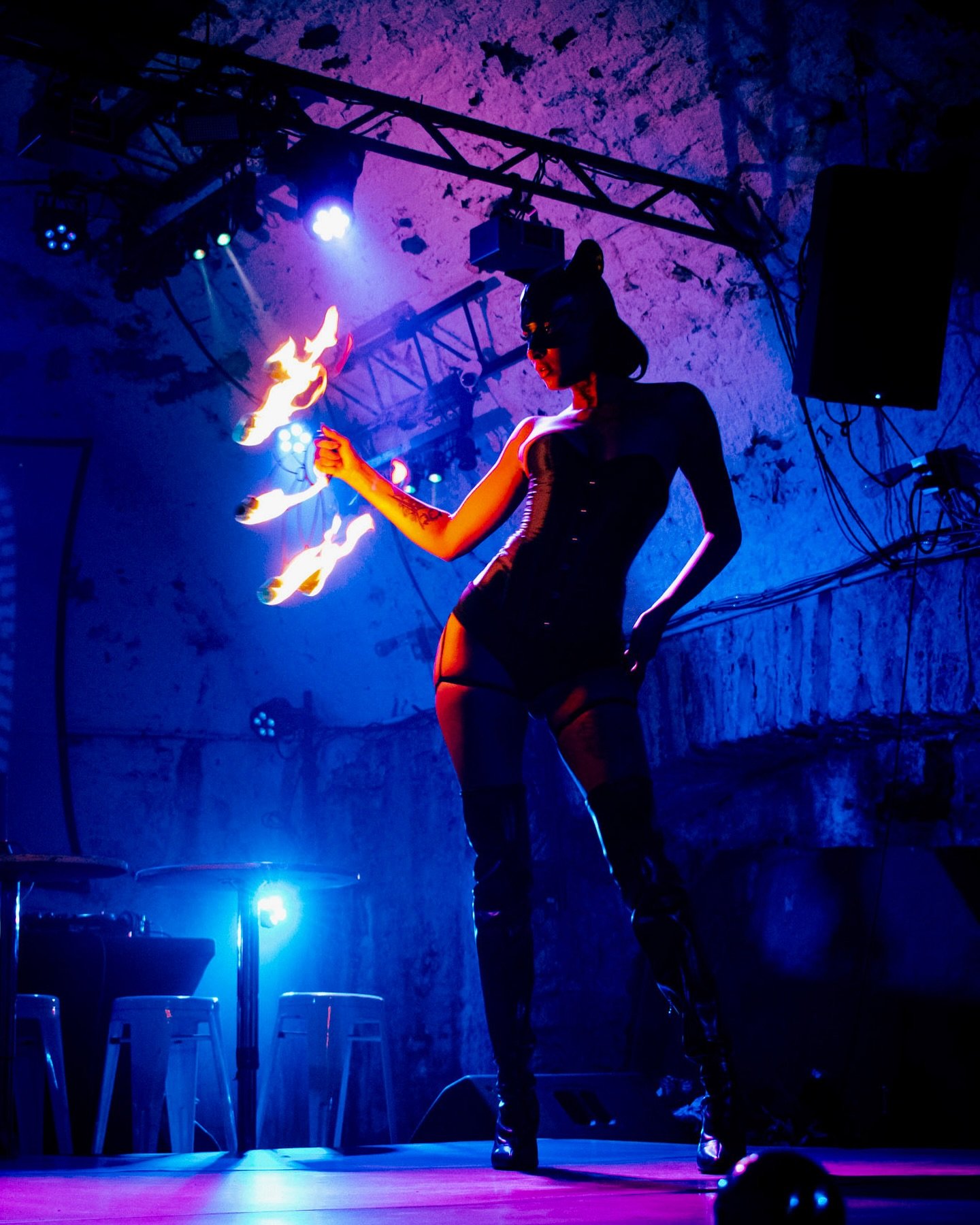 Have you booked something fiery for your Halloween event yet? 👀🔥🌹👻 

📸: @catalogdad 

#InsideTheMirage #Burlesque #BurlesqueDancer #BurlesqueShow #BurlesqueLife #BurlesqueQueen #BurlesquePerformer #BurlesqueReel #NeoBurlesque  #OnStage #Performa