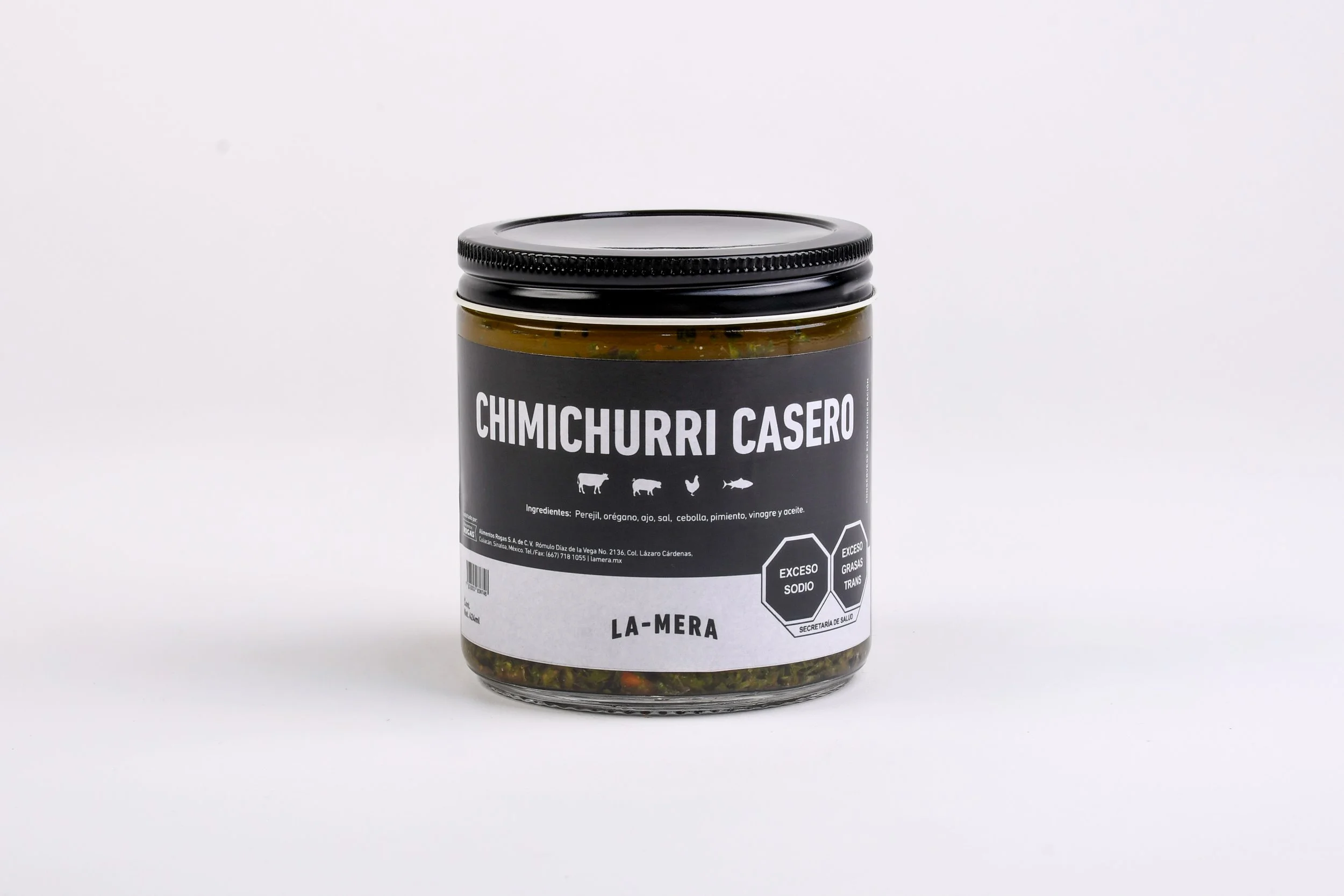 Chimichurri Clásico: Perejil, ajo, hierbas, chile y especias en una mezcla fresca y ligeramente ácida. Para acompañar cortes de res, pollo y verduras a la parrilla. En presentación de 400 g.