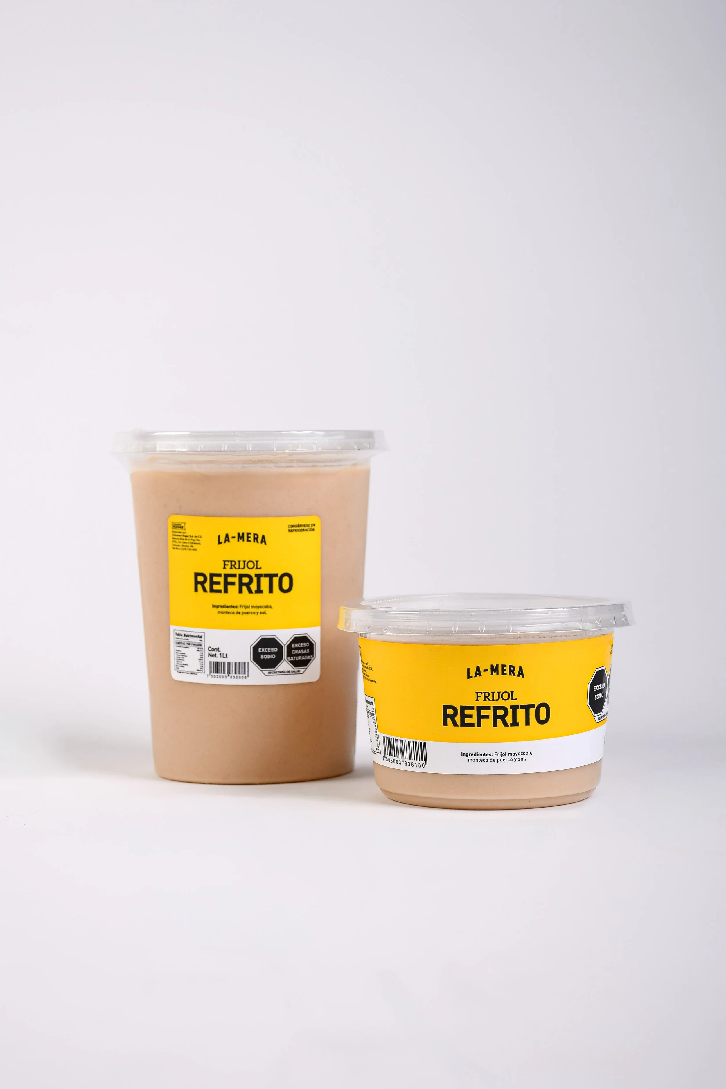 Frijoles Refritos: Elaborados con manteca de puerco para ofrecer una textura cremosa y un sabor más completo. Son el acompañamiento perfecto para desayunos, comidas, antojitos y carnes asadas. En presentaciones de 500g y 1kg.