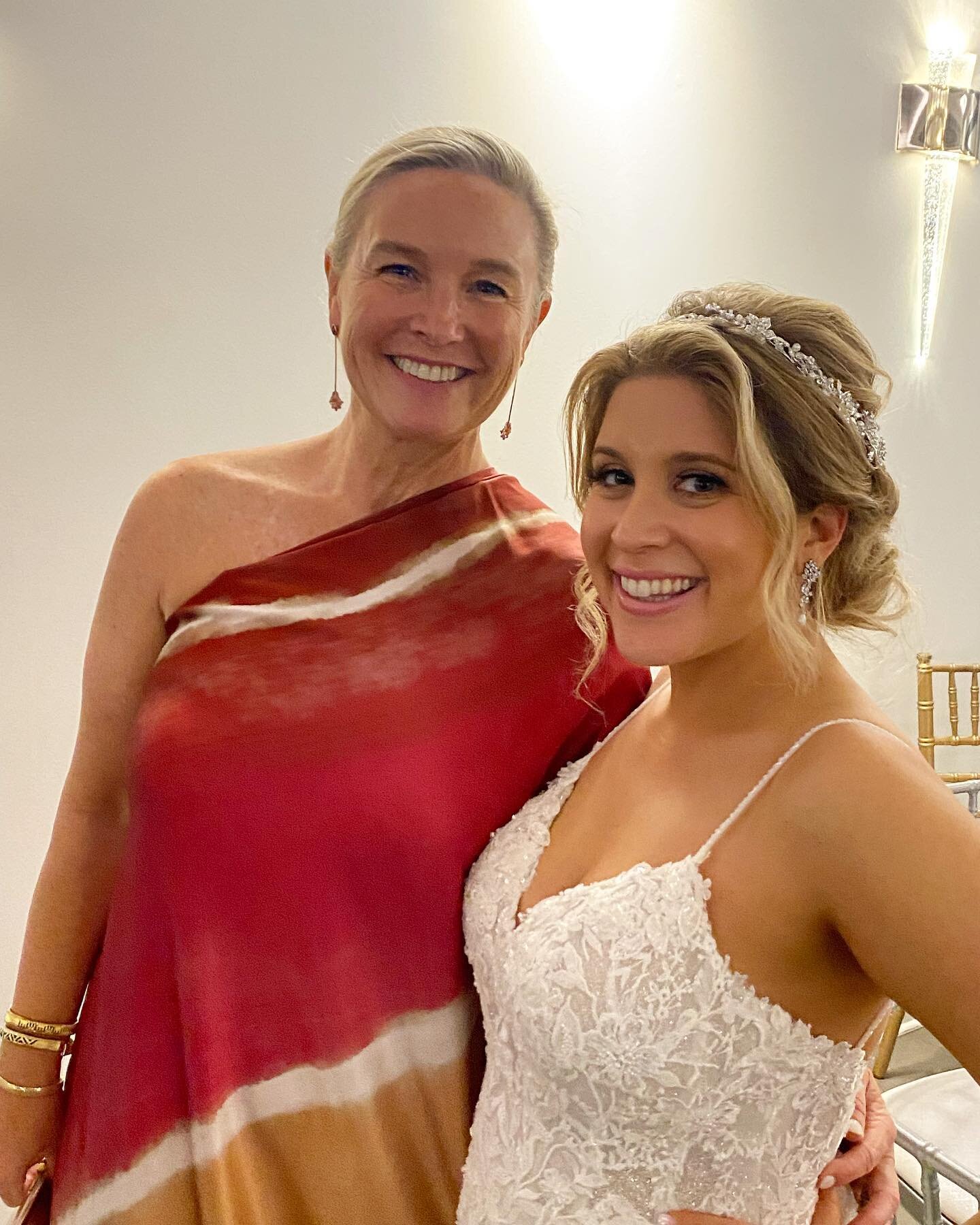 Congratulations to our beautiful bride Dr. Kaufman! We are so happy for you and Noah! 💗 

#podiatry #womendoctors