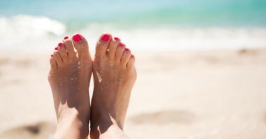 Happy June Solstice and the official start of summer! ☀️ Keep your feet looking and feeling their best all summer long with these 4 tips: 

🦶🏼Dont skip the SPF! 
🦶🏼Avoid Going Barefoot! 
🦶🏼Limit how often you wear flip-flops! 
🦶🏼Keep your fee