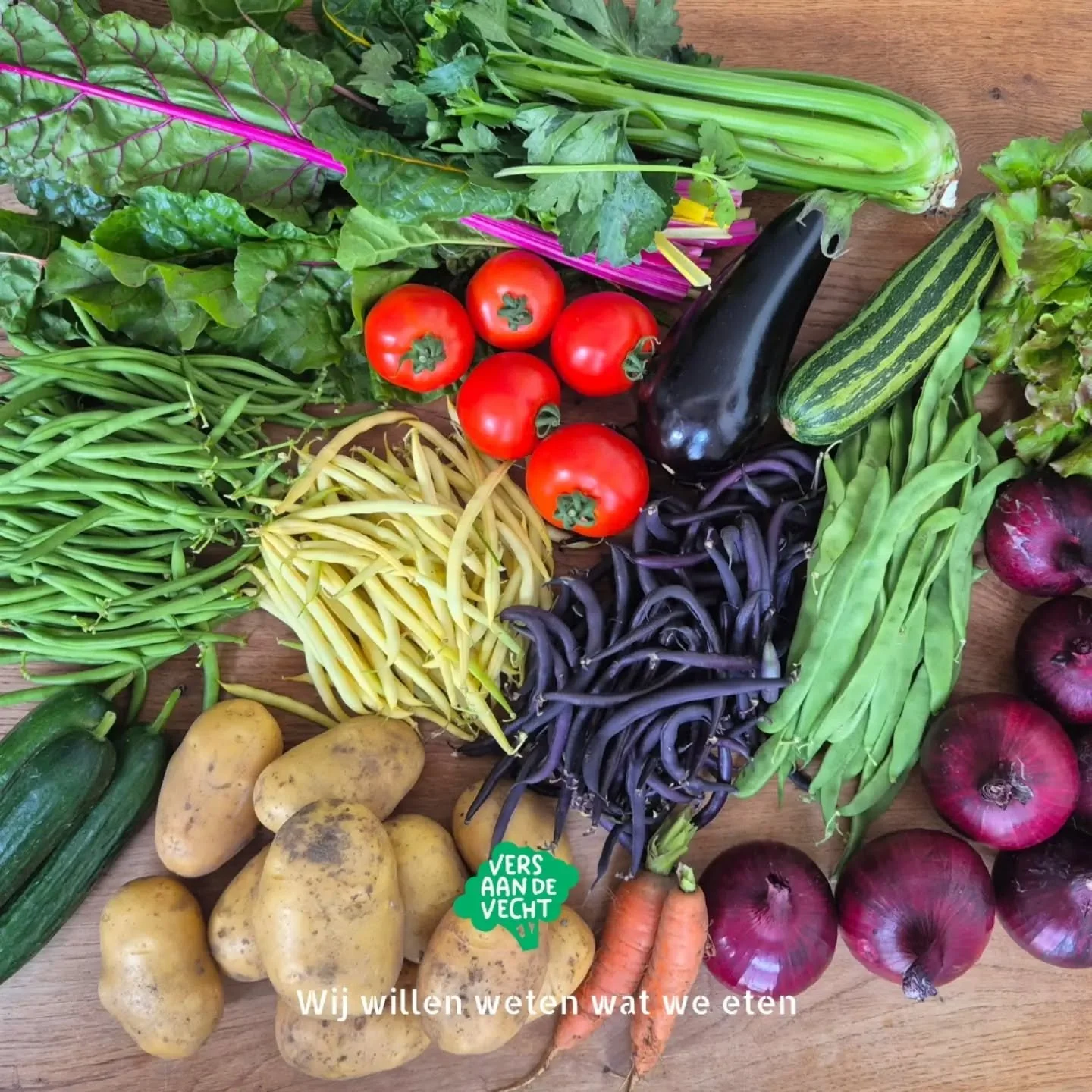 &bull; Oogstkrat week 33 &bull;

Wat zat er deze week in het oogstkrat?

Sperziebonen paars
Sperziebonen geel
Sperziebonen groen
Aardappels
Snijbonen
Courgette
Komkommer
Snijbiet
Tomaten
Krop sla
Wortels
Aubergine
Nieuw Zeelandse spinazie
Rode ui
Ble