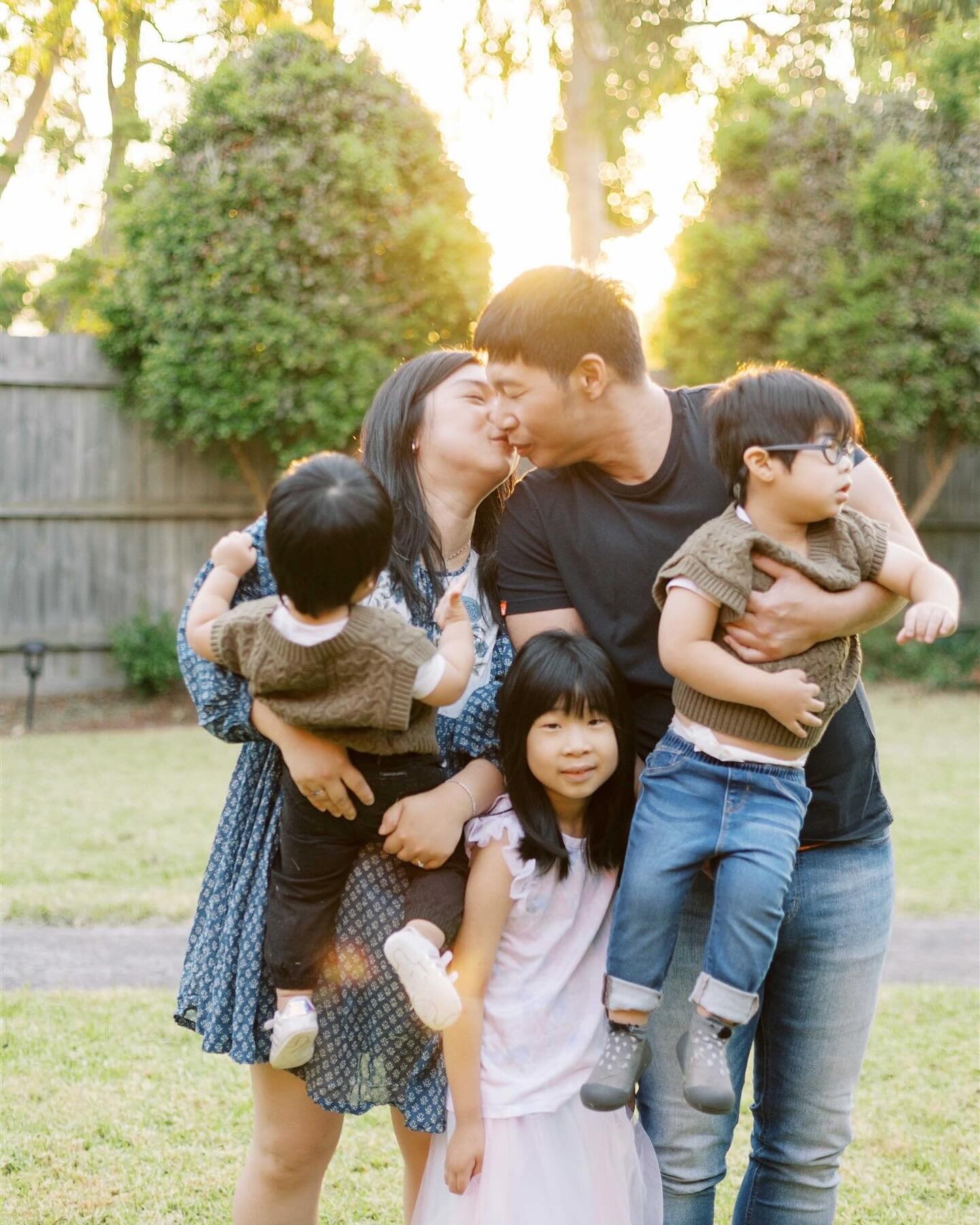 Sunrise home session with @rachelpy. Always love photographing a returning family. I want them to remember the beauty in their family life despite the struggles and chaos.  That if you pay close attention, you see all the magical light and moments of