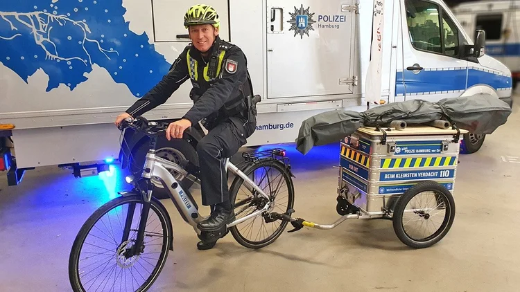 Infostand-Anhänger der Polizei Hamburg