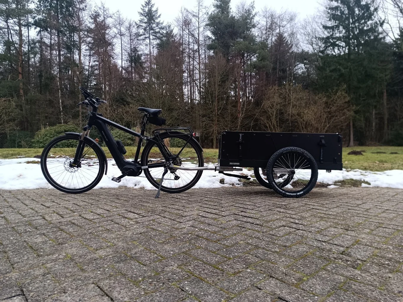 Fahrradanhänger Hinterher Hxxxl Angeln 07.jpg