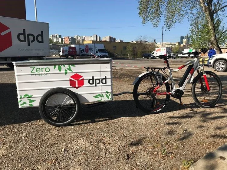 Boxenanhänger 500 Liter mit dpd-Beschriftung