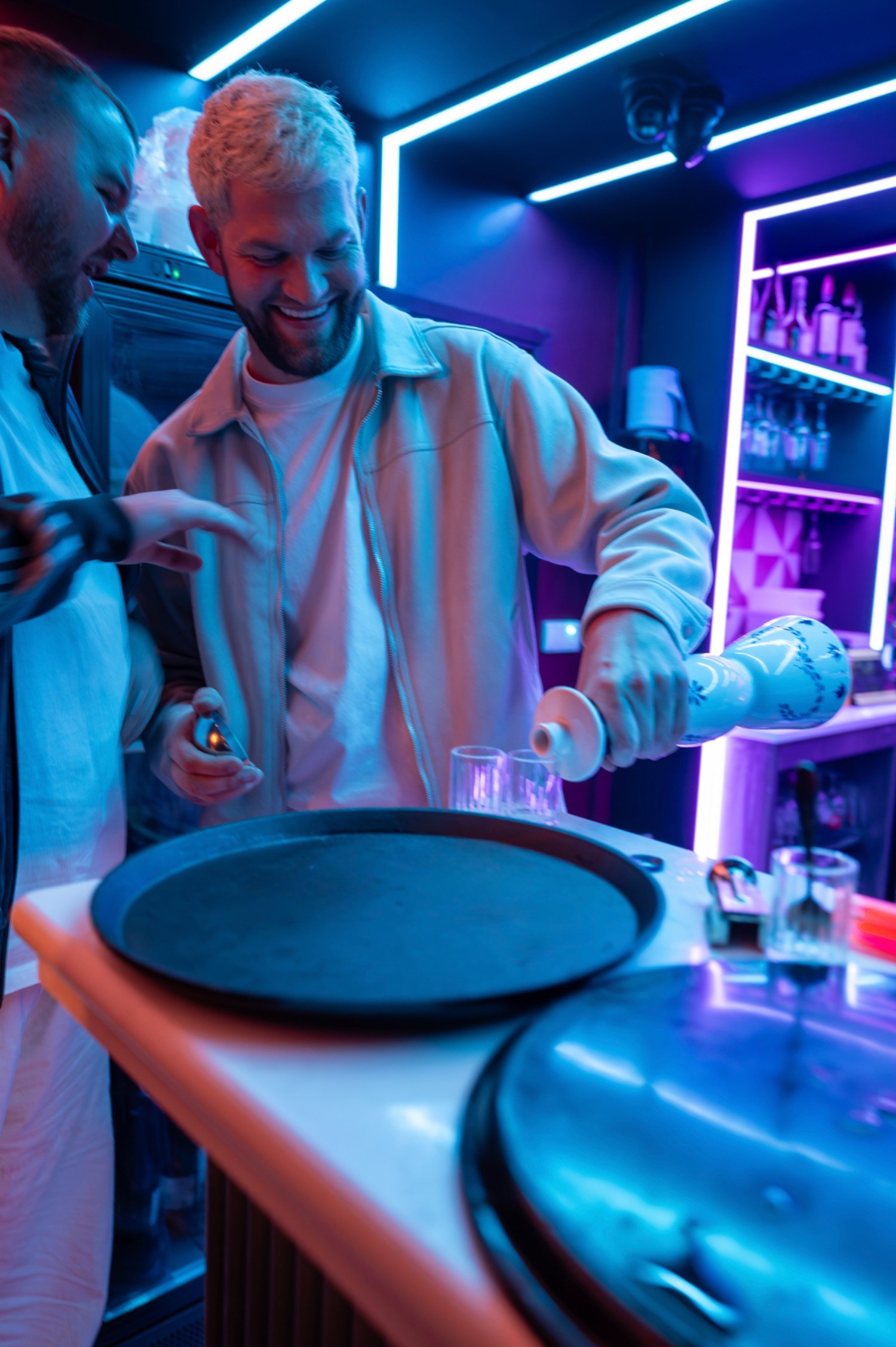 candid-event-photography-of-attendees-laughing-pouring-drinks.jpeg