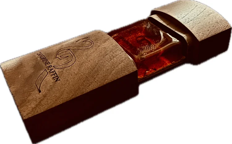 Sandrine Raffin rosin in a walnut case