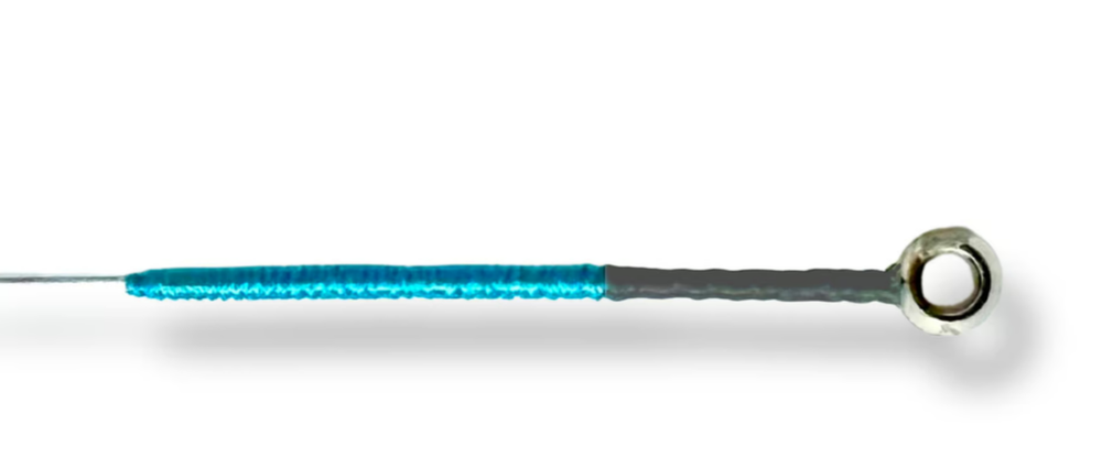 Close-up of the turquoise silk winding and end fitting of a Brilliant 2.0 string