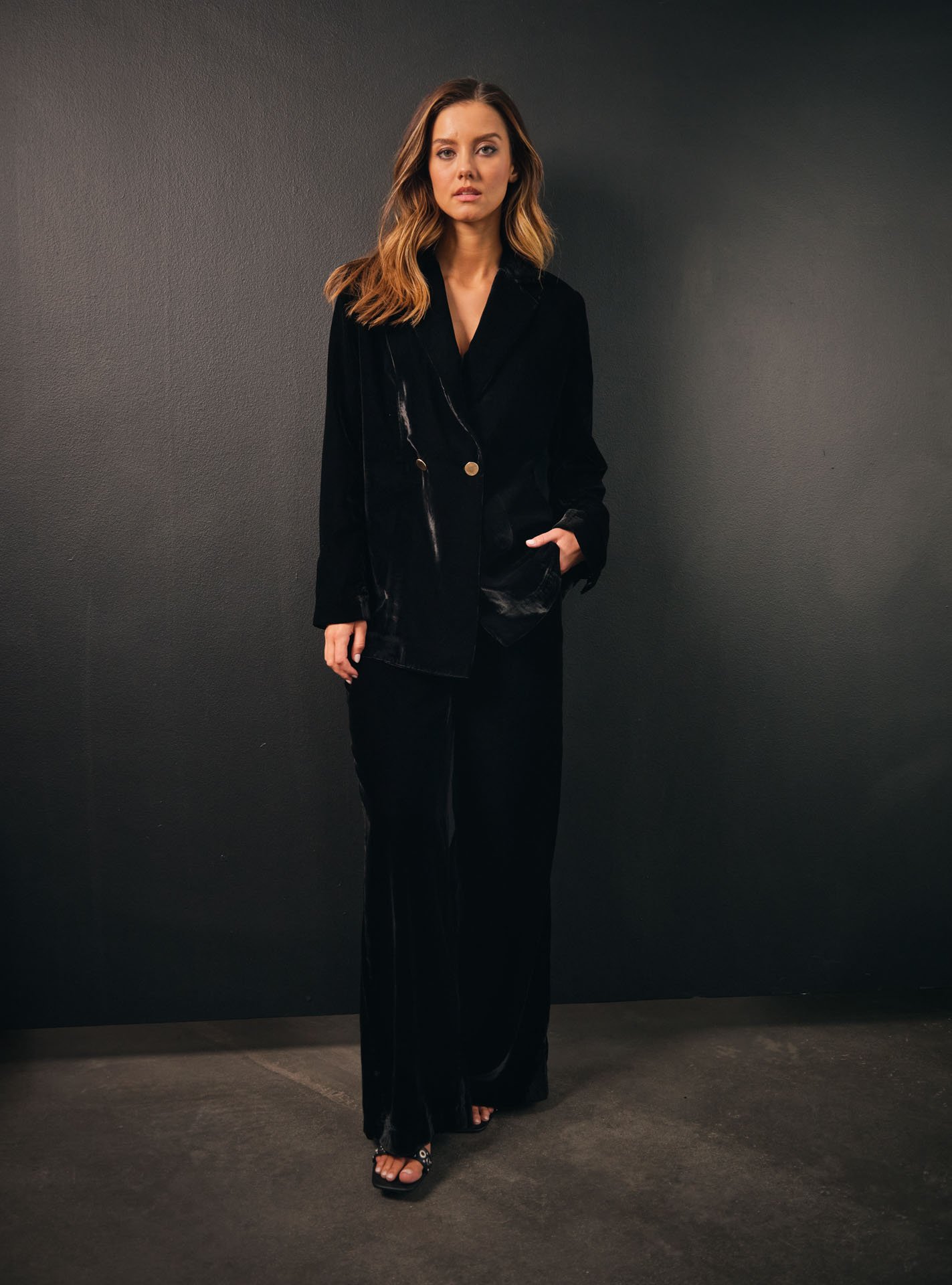 VELVET BLAZER
34-7115-4066
VELVET PANTS
34-7115-2146