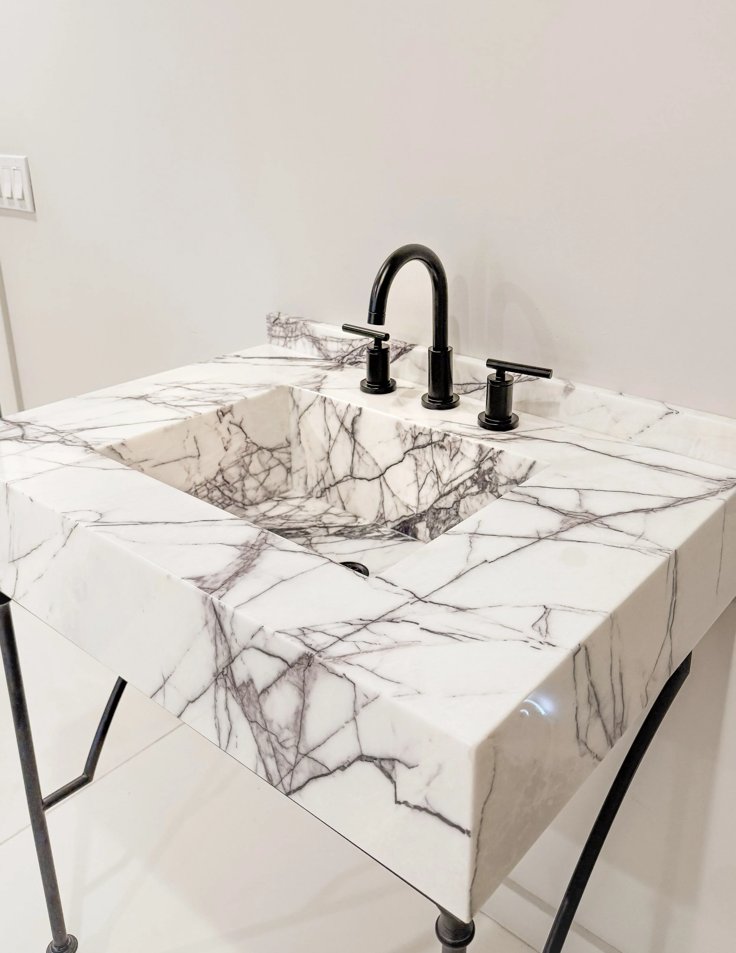 Floating Integrated Showroom Sink 2.jpg
