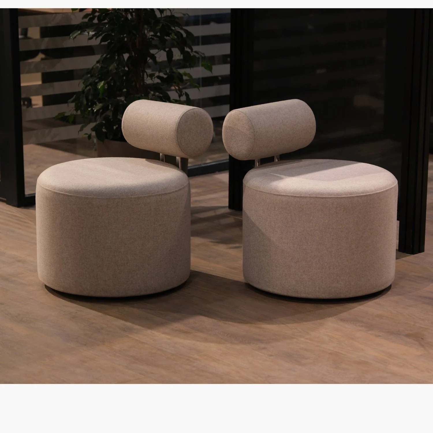 1250B CALMOR POUF.jpg