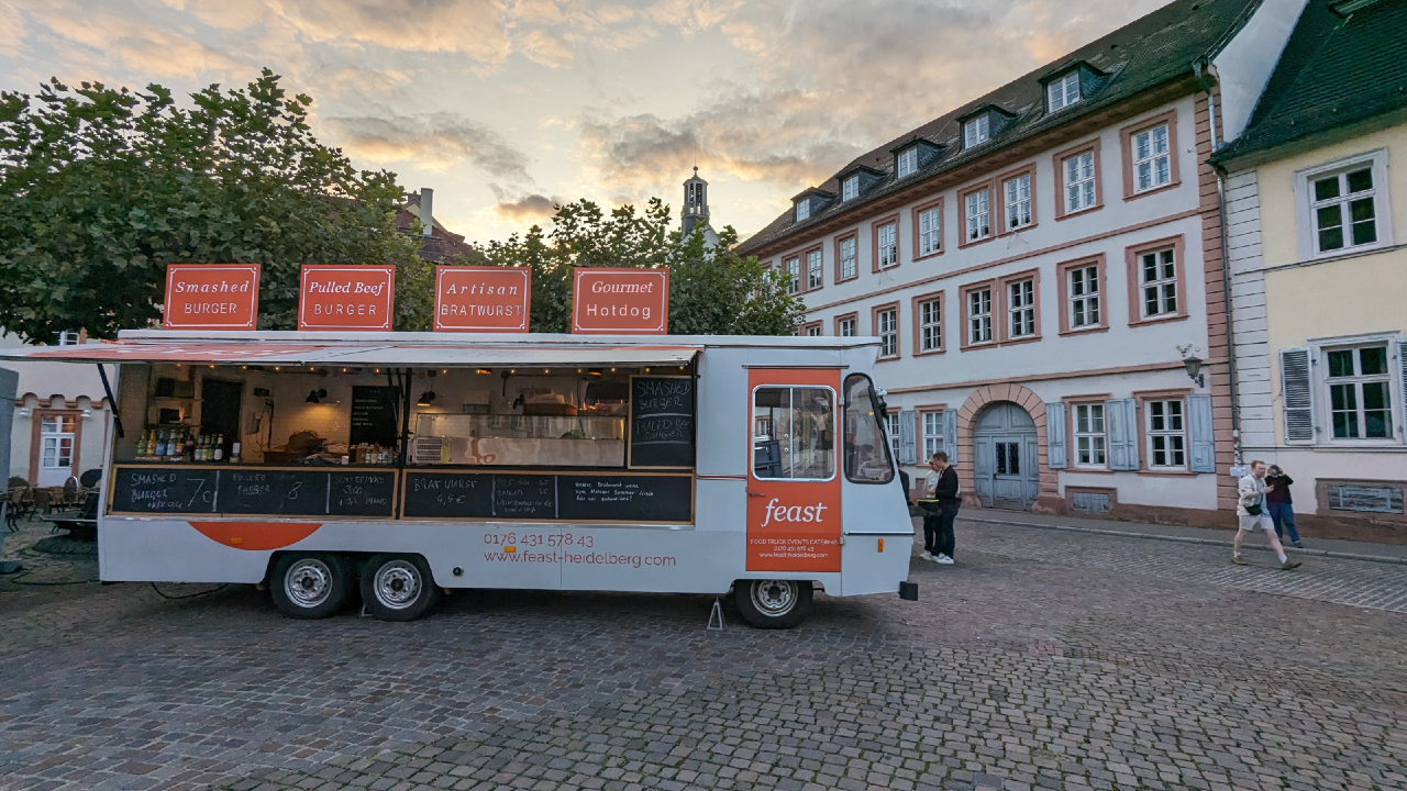 Feast Foodtruck auf dem Karlsplatz in Heidelberg  