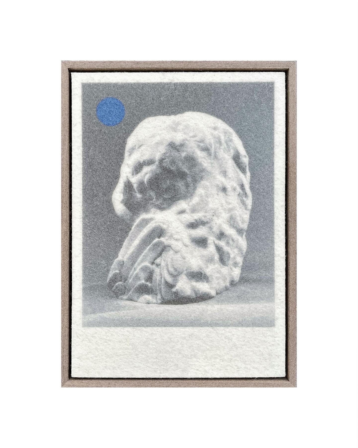 12 DAYS OF ACADEMY CHRISTMAS 🌟 Today we are highlighting our Academy 2025 artist Kyu Sang Lee @kyusanglee_ from the Hochschule f&uuml;r Grafik und Buchkunst Leipzig @hgbleipzig 

Details:
Untitled (Still-life Invention No. 1) (2025)
Uv print on pure