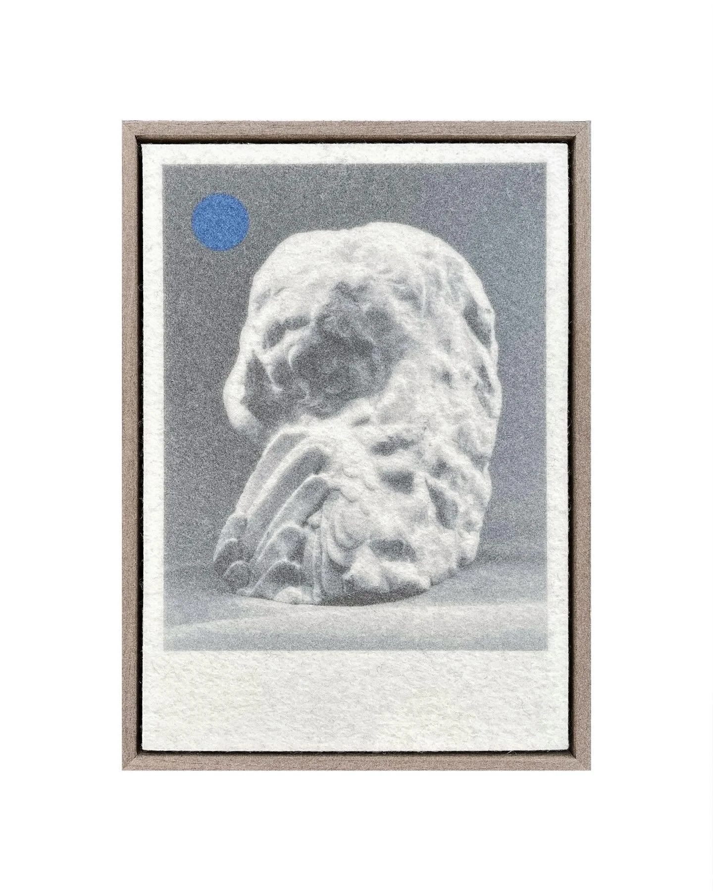 12 DAYS OF ACADEMY CHRISTMAS 🌟 Today we are highlighting our Academy 2025 artist Kyu Sang Lee @kyusanglee_ from the Hochschule f&uuml;r Grafik und Buchkunst Leipzig @hgbleipzig 

Details:
Untitled (Still-life Invention No. 1) (2025)
Uv print on pure