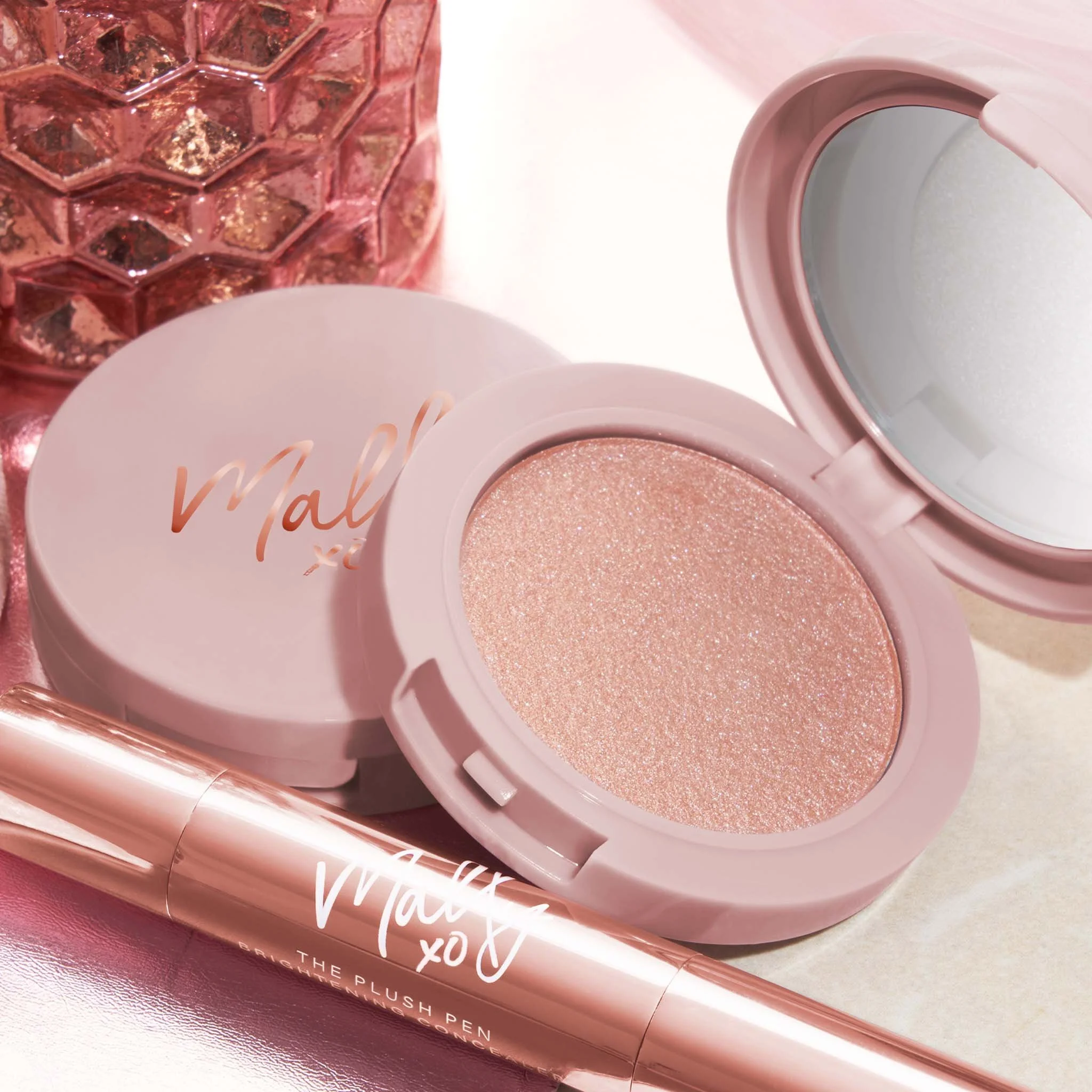 Mally_Positive Radiance Highlighter_Lifestyle_5.jpg