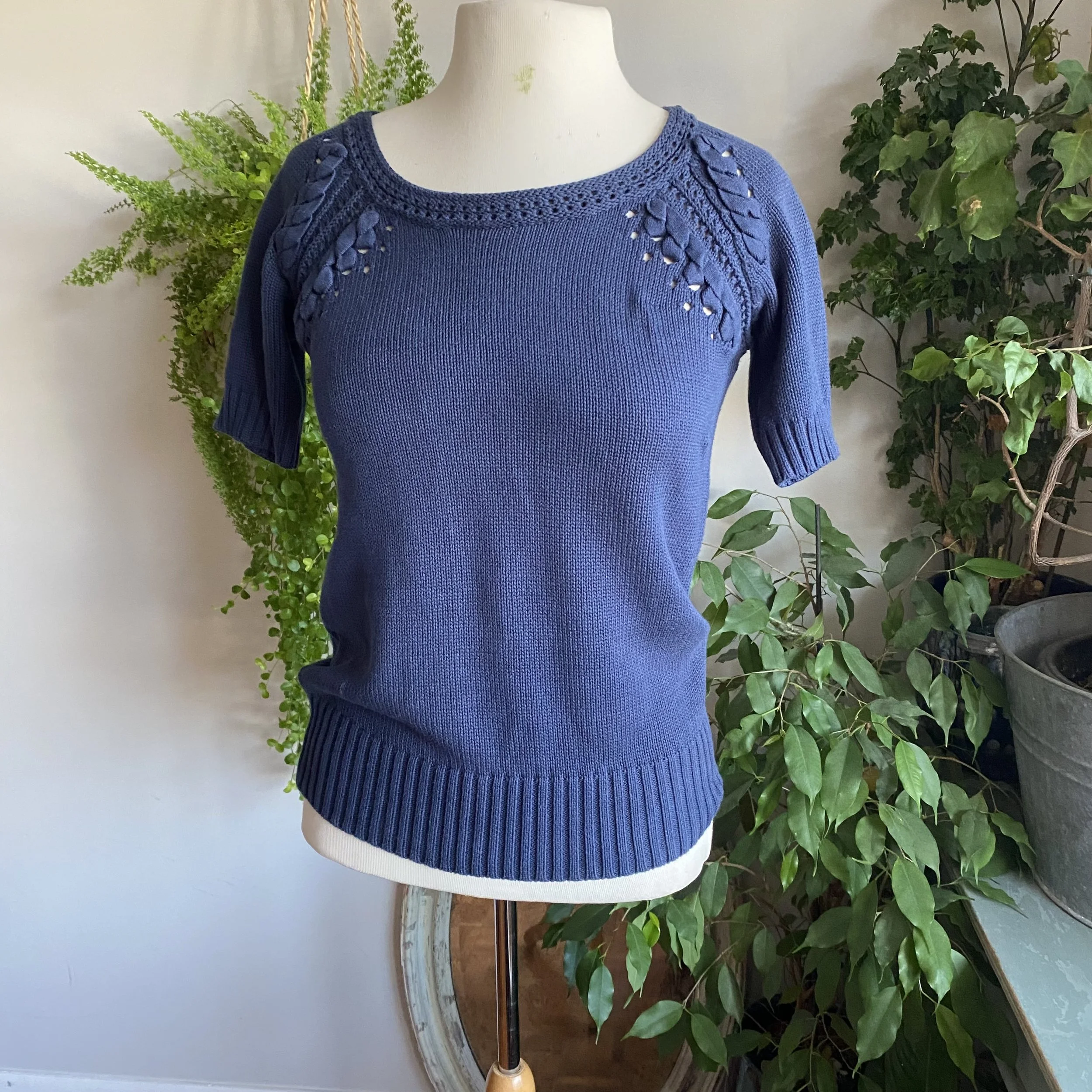 French Connection 100% cotton knit short sleeved jumper. RRP £60.  XS (6-8)