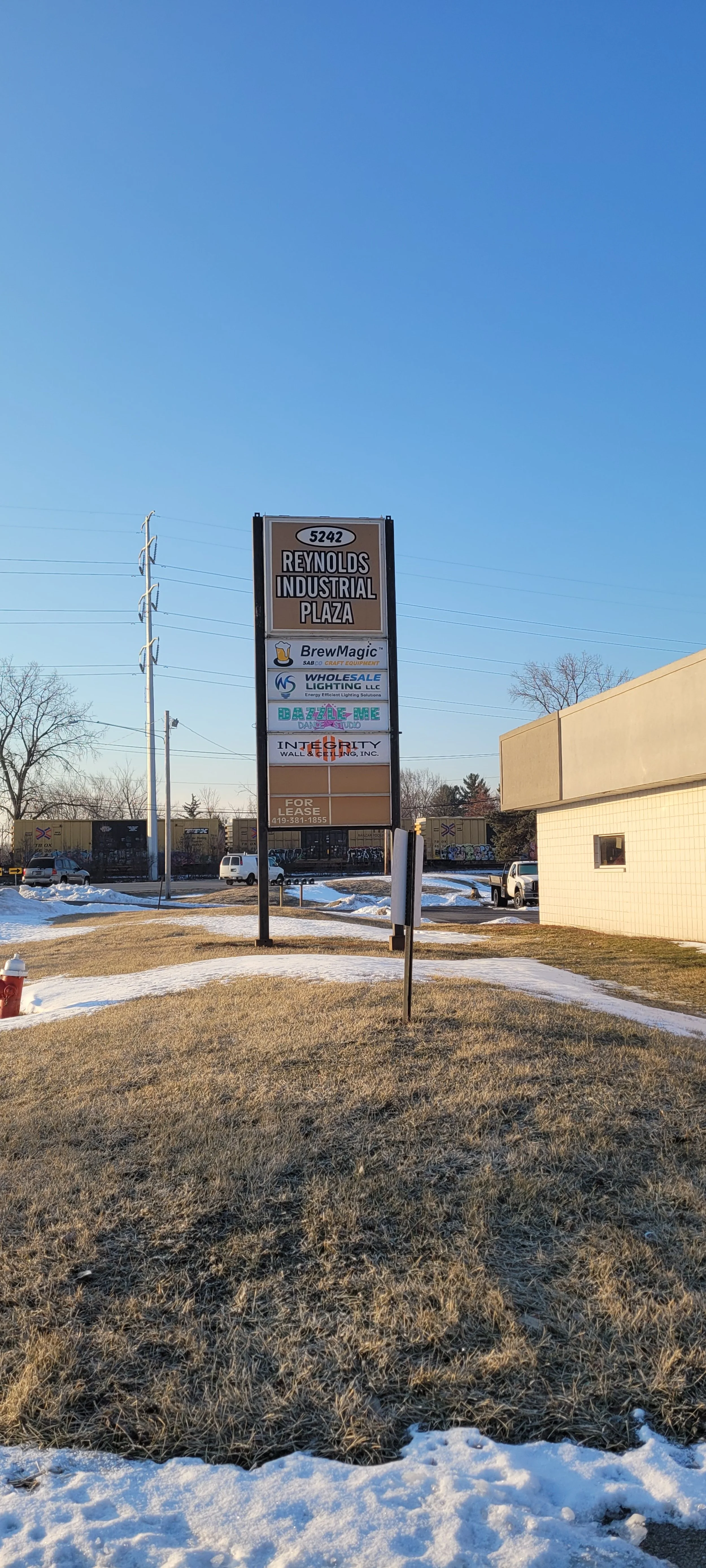 5242 ANGOLA ROAD TOLEDO, OHIO — Oxford Realty Advisors