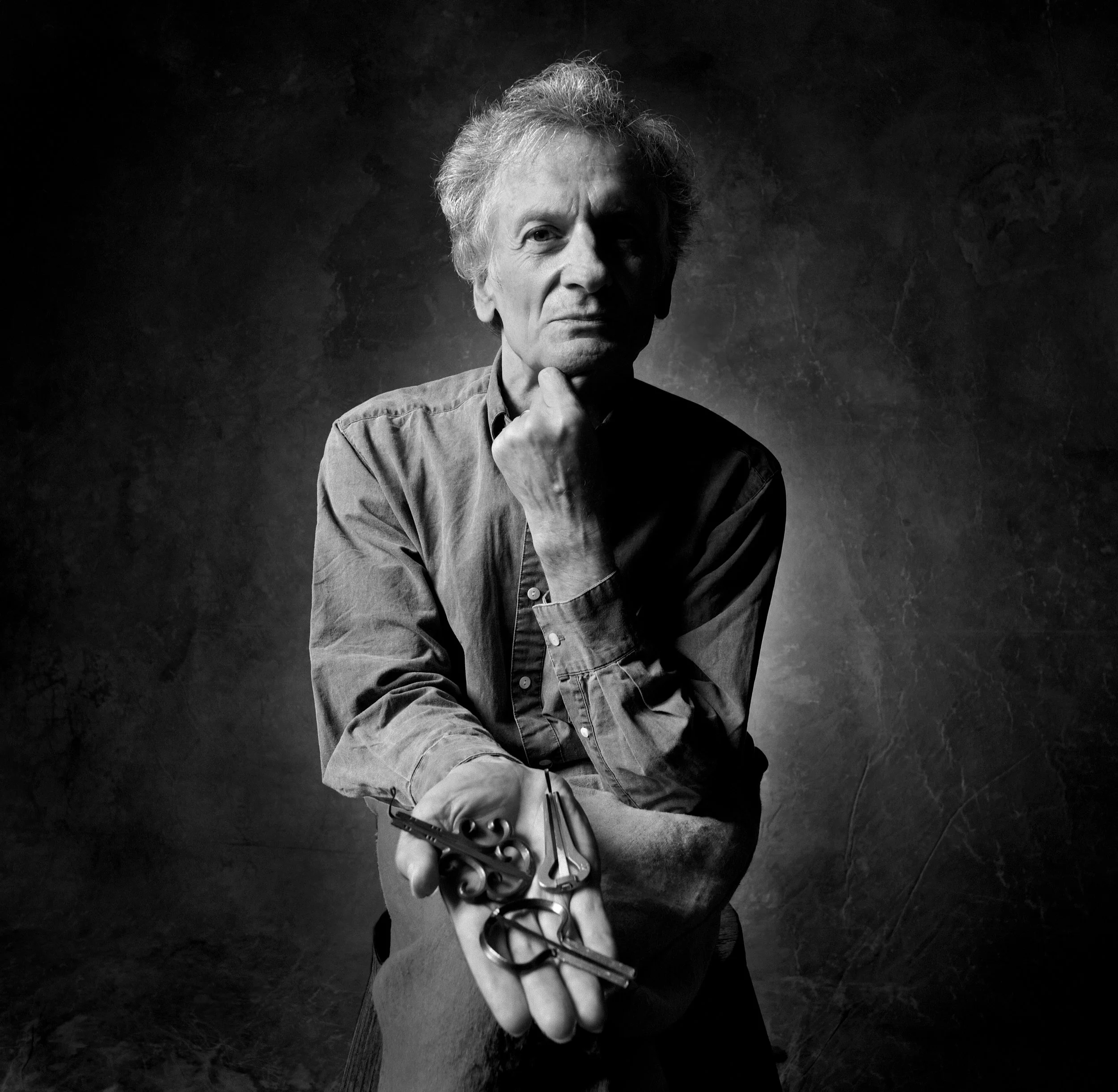 MIKE SEEGER; 1933-2009 / Studio portrait: 2005