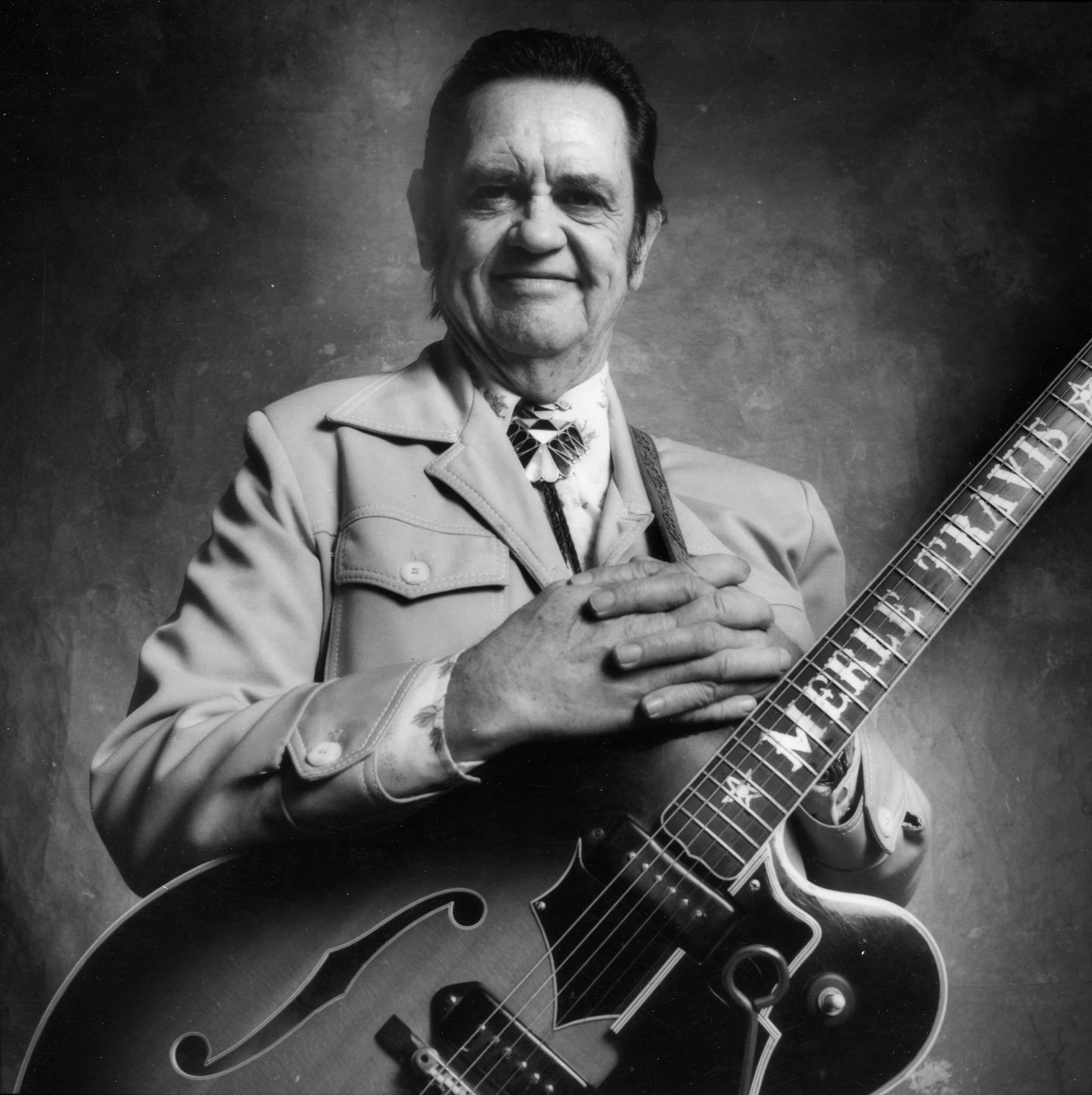 MERLE TRAVIS; 1917-1983 / Studio portrait: 1977