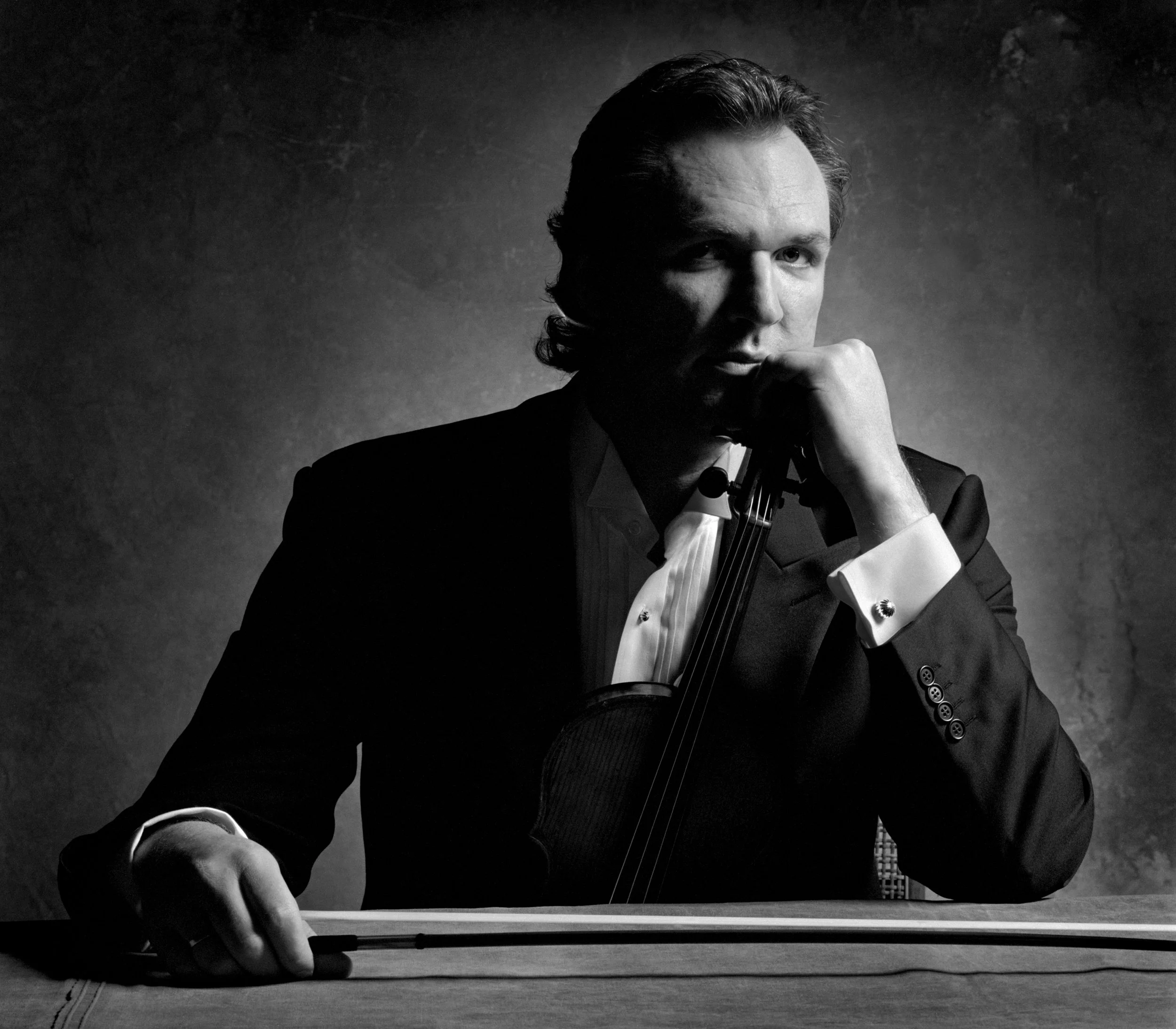 MARK O'CONNER; 1961 / Studio portrait: 2004