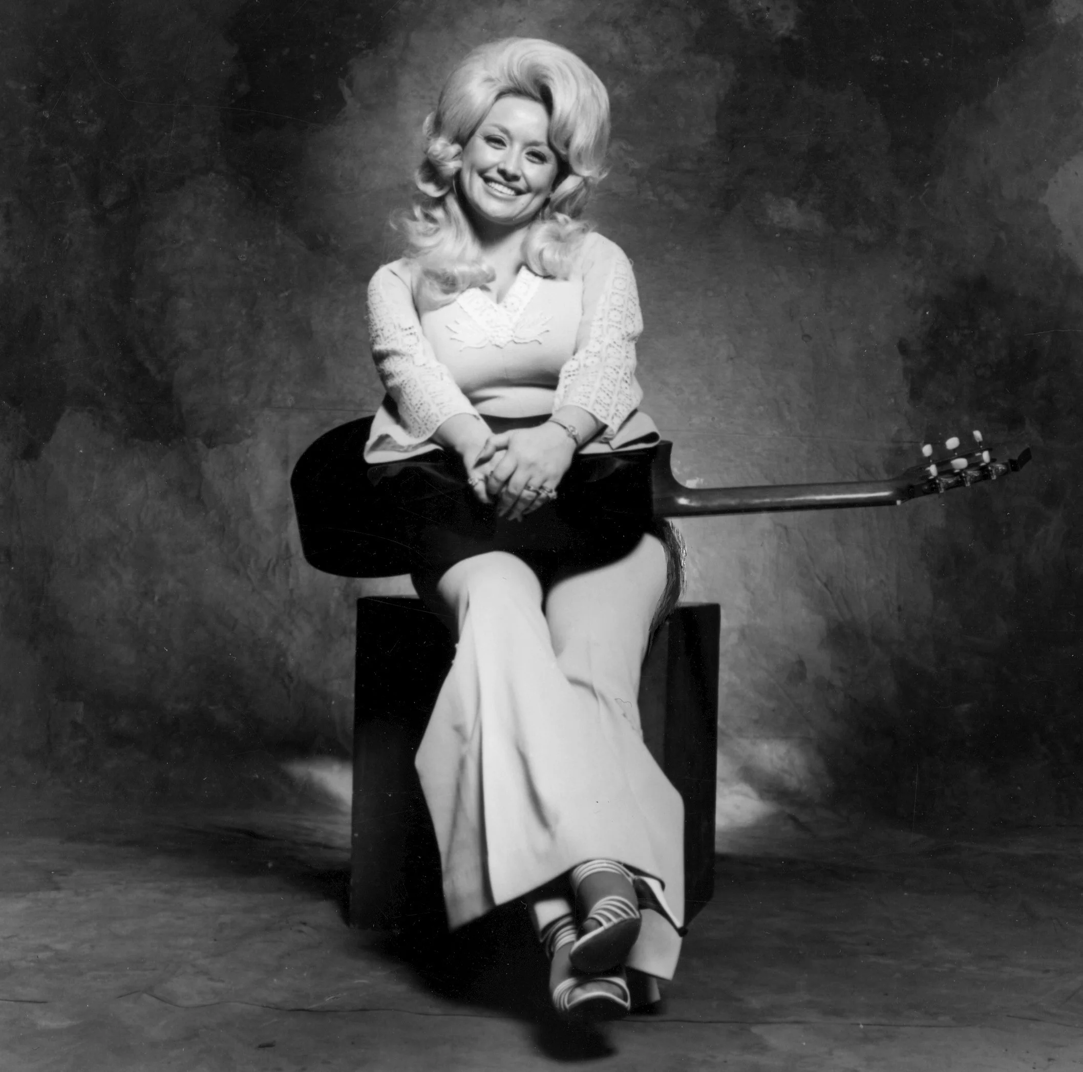 DOLLY PARTON; 1946 / Studio portrait: 1974