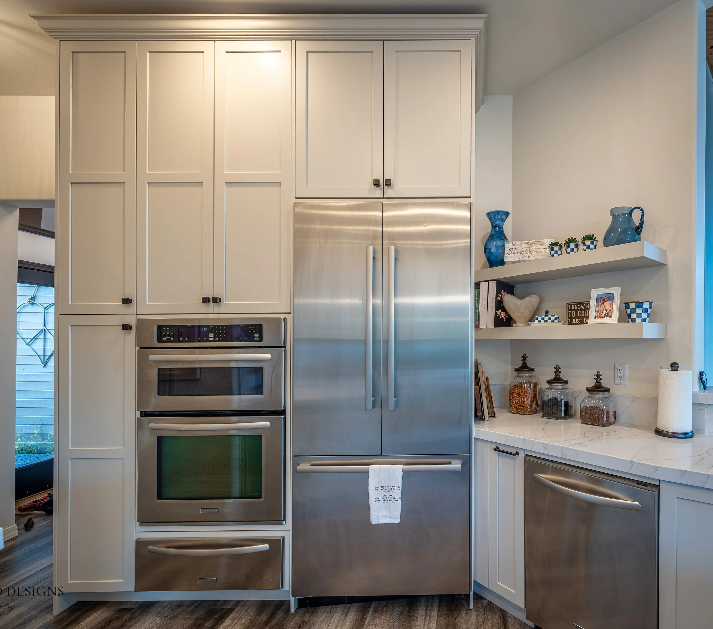 Dark stained knotty alder kitchen island with white painted shaker cabinets in Forest Highlands, Flagstaff AZ
