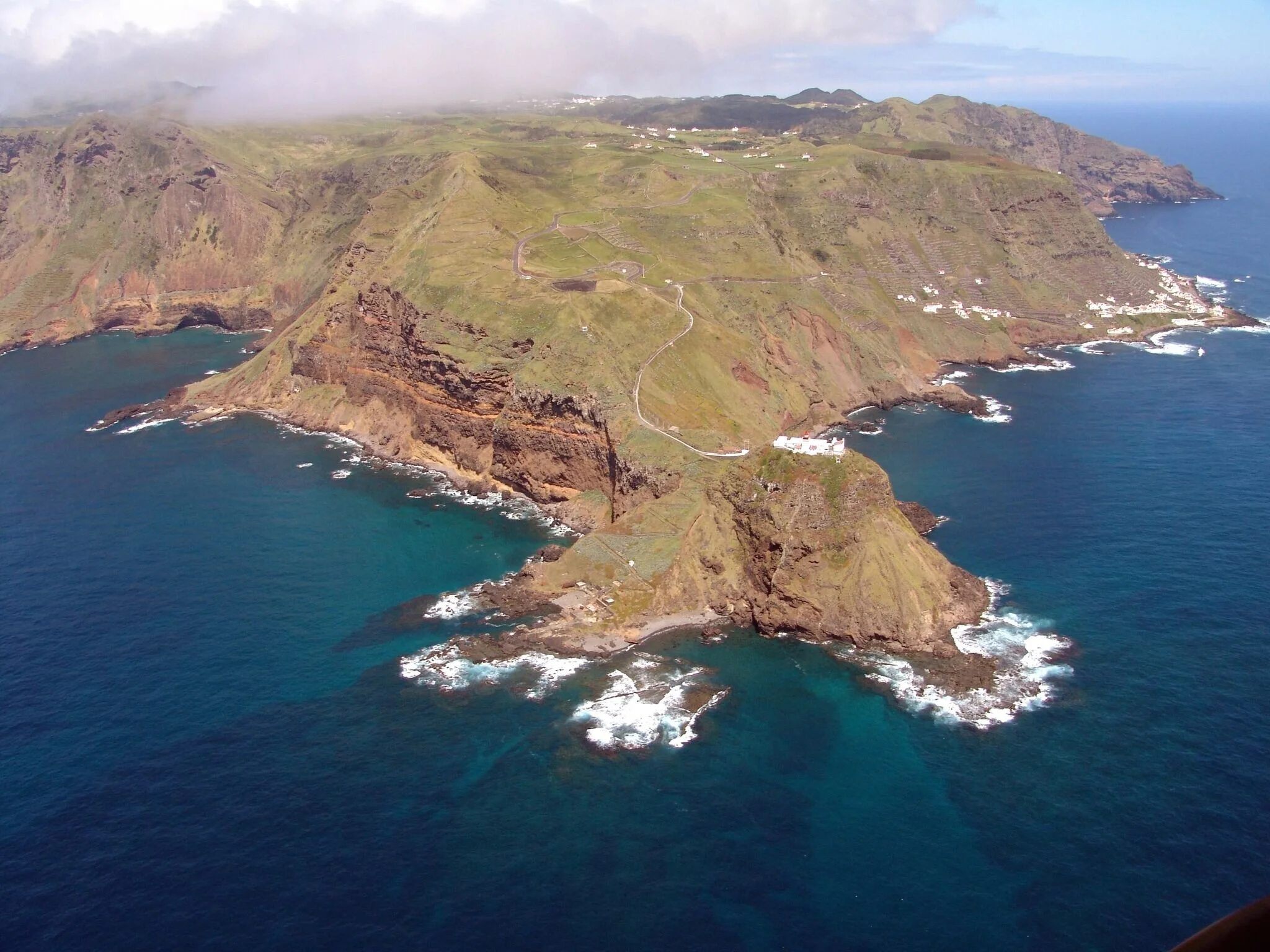 "Scientists offer new explanation for island's unexpected uplift", feature story in EOS (Earth and Space Science News)