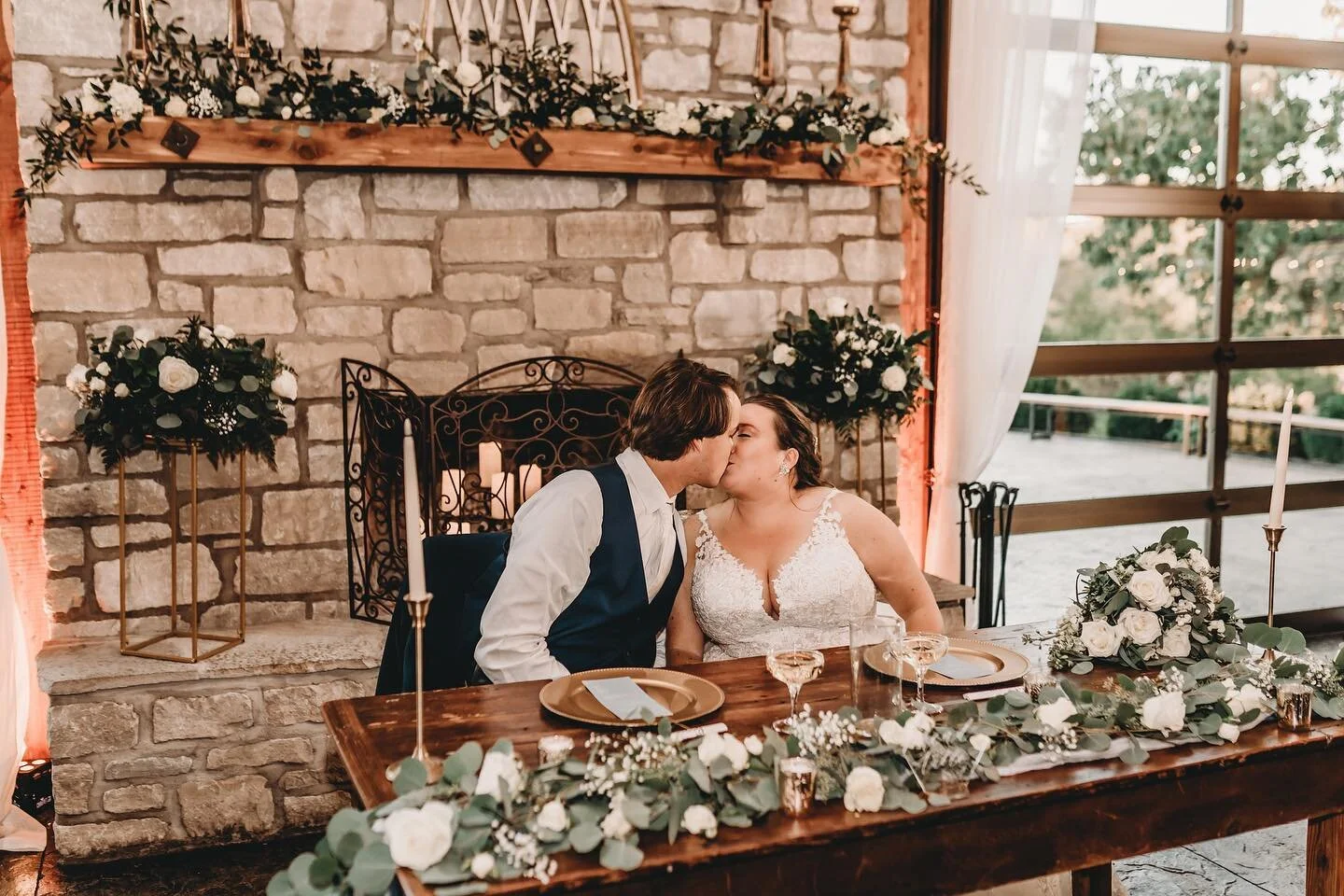 Just the two of us🤍 Excited to be back at this beautiful venue this weekend! @hauevalley