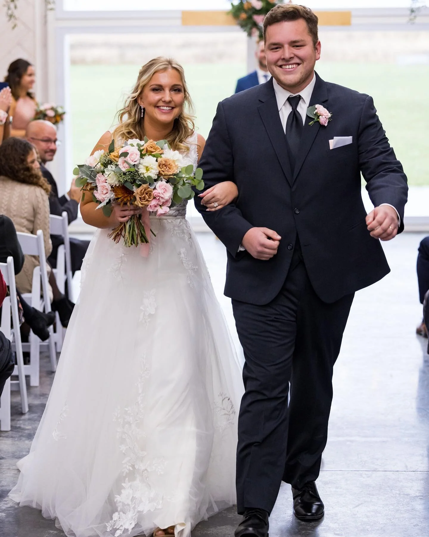 Walking into the week like🥳 Happy Monday, make this week a good one!