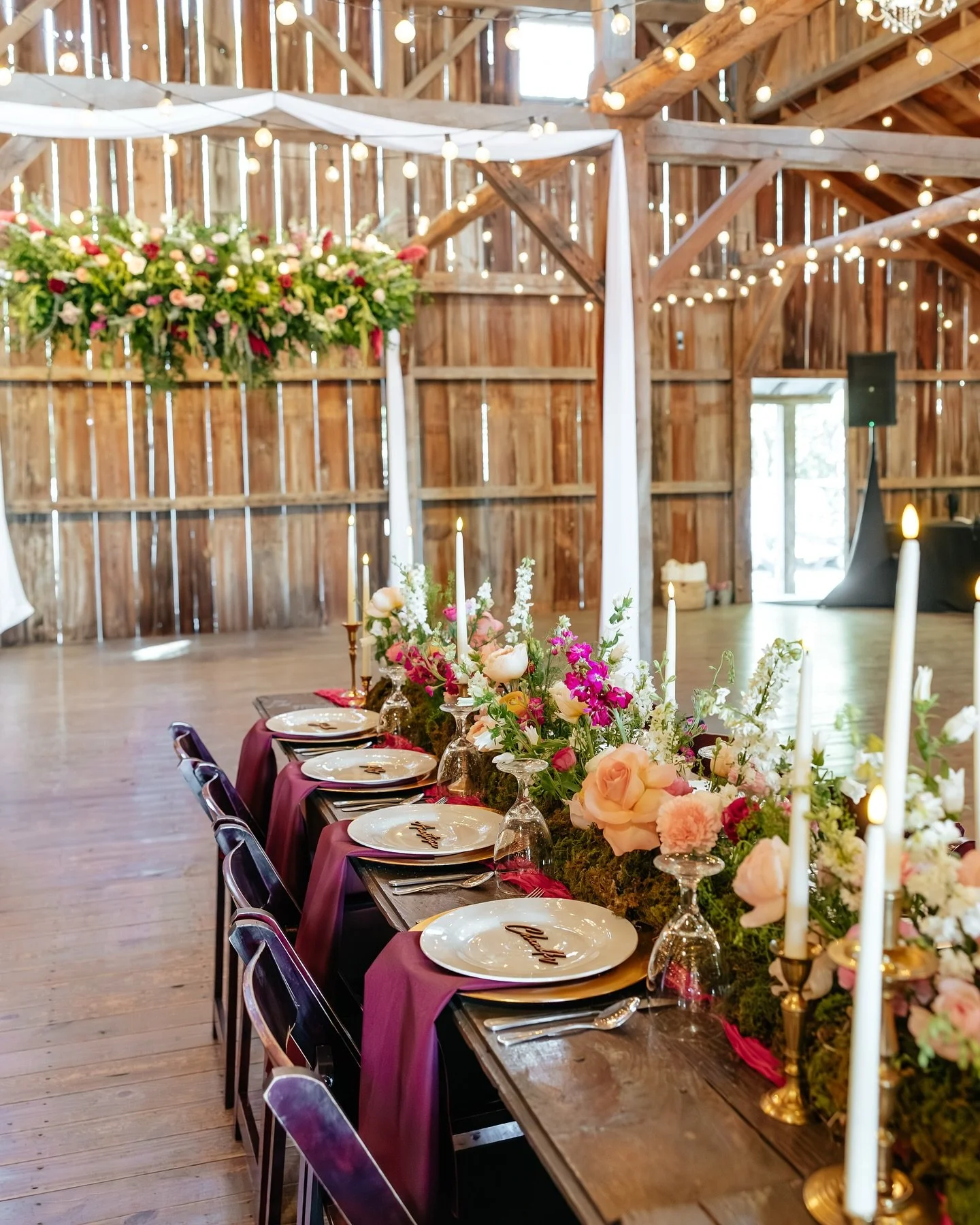 Dinner + dancing under a floral cloud🌸🌷🩷