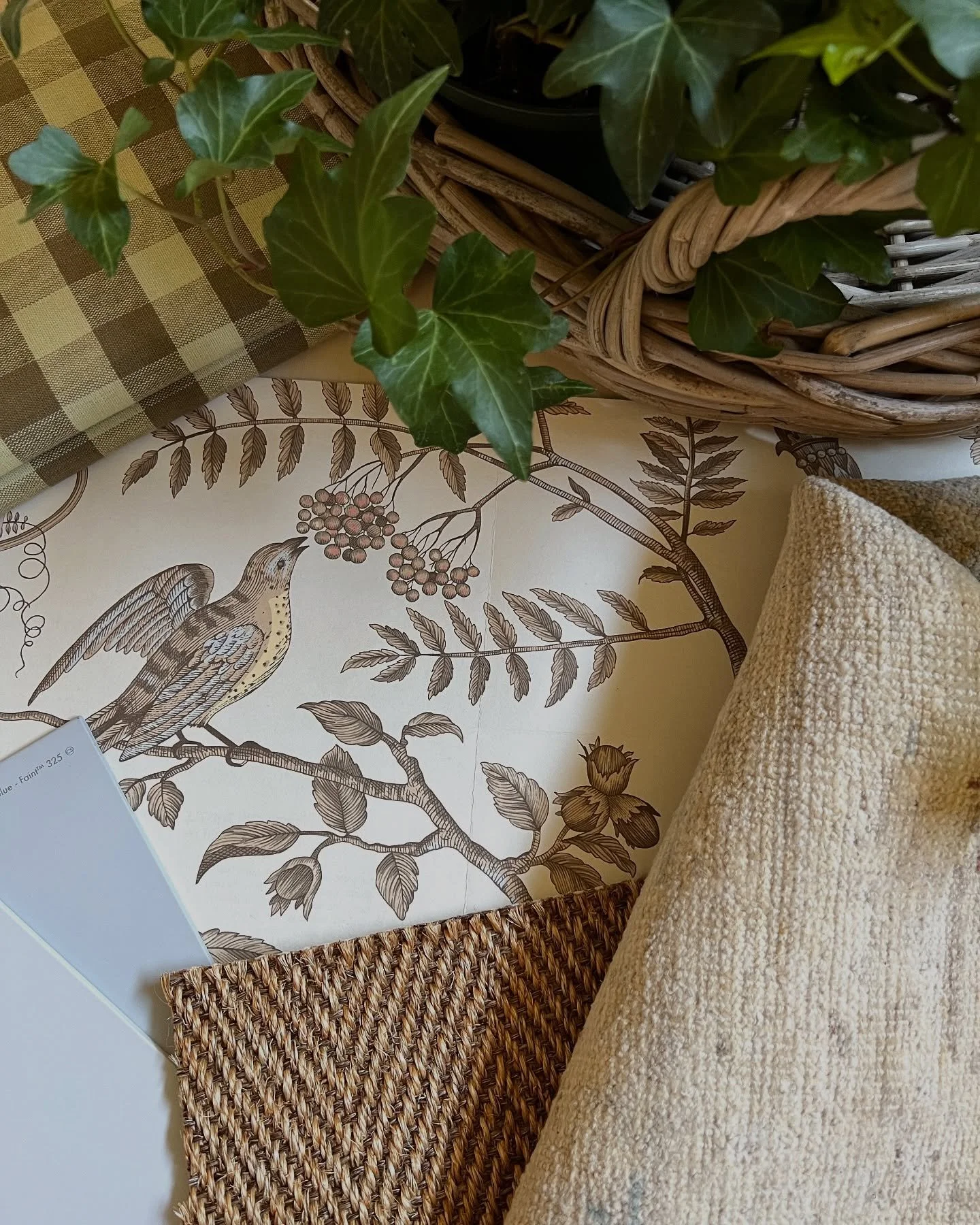 Working earlier this morning at the shop with this lovely palette&mdash;taking a stylish approach to the weekend here on Cape Cod!

#graciousliving #gardens #timeless #style #interiordesign #classicstyle #sharingaworldofshops #gratitude