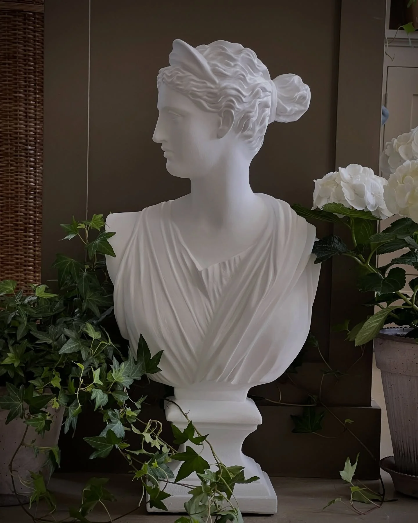 Last night&rsquo;s full moon was a stunner&mdash;and the perfect time to introduce our Diana.  Here&rsquo;s to lovely May for all of you goddesses!

#classicalinteriors
#classicalarchitecture